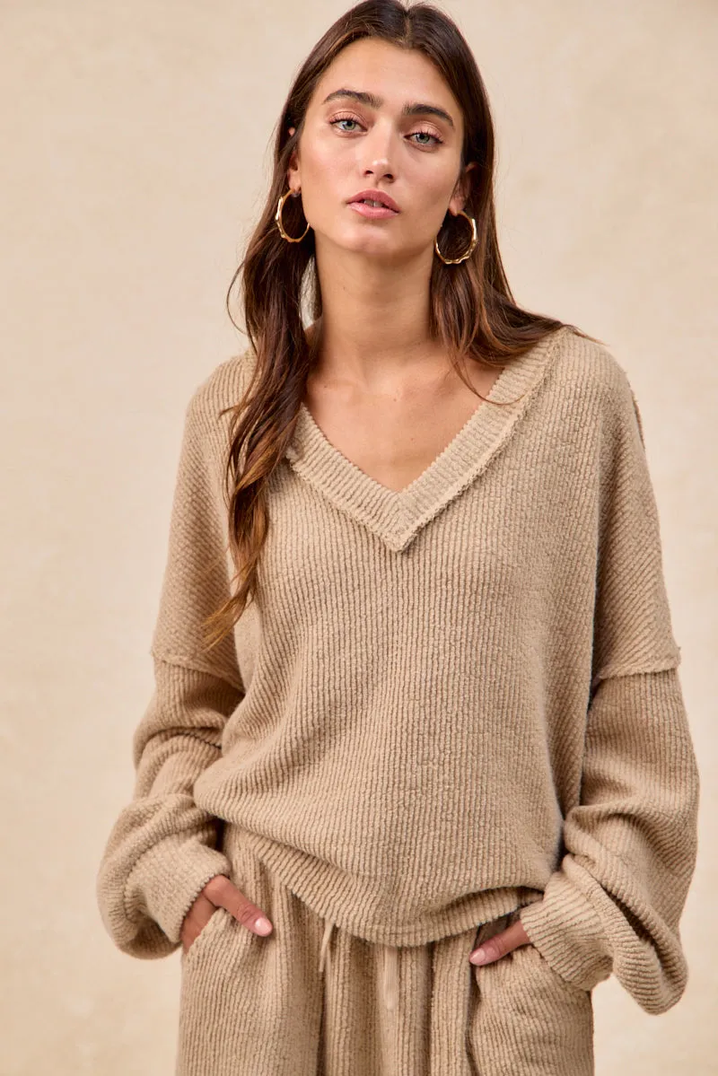 Poly Blend Mid Length IT4731S-01 | RELAXED FIT BOUCLE RIB KNIT V NECK TOP