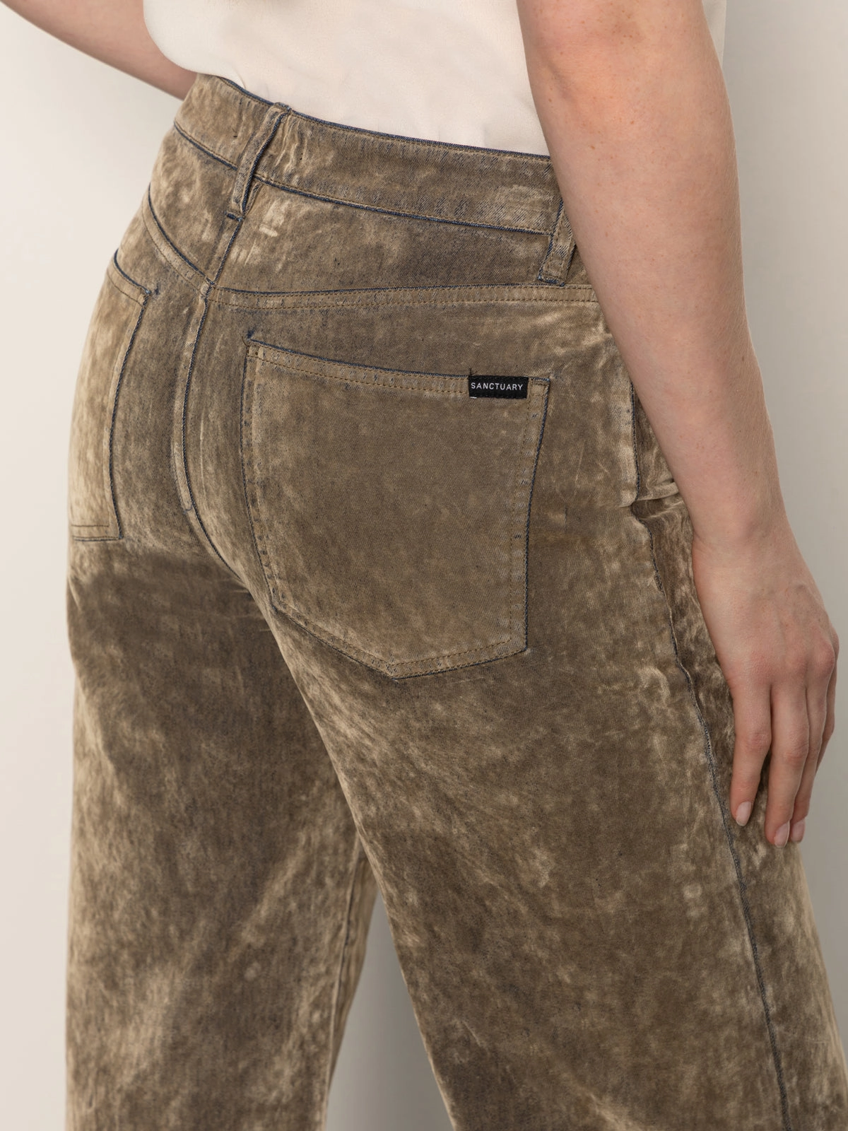 Cadence Relaxed Straight Jean Light Bronze Casual Look