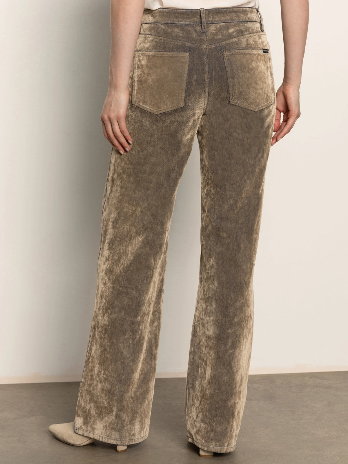 Cadence Relaxed Straight Jean Light Bronze Casual Look