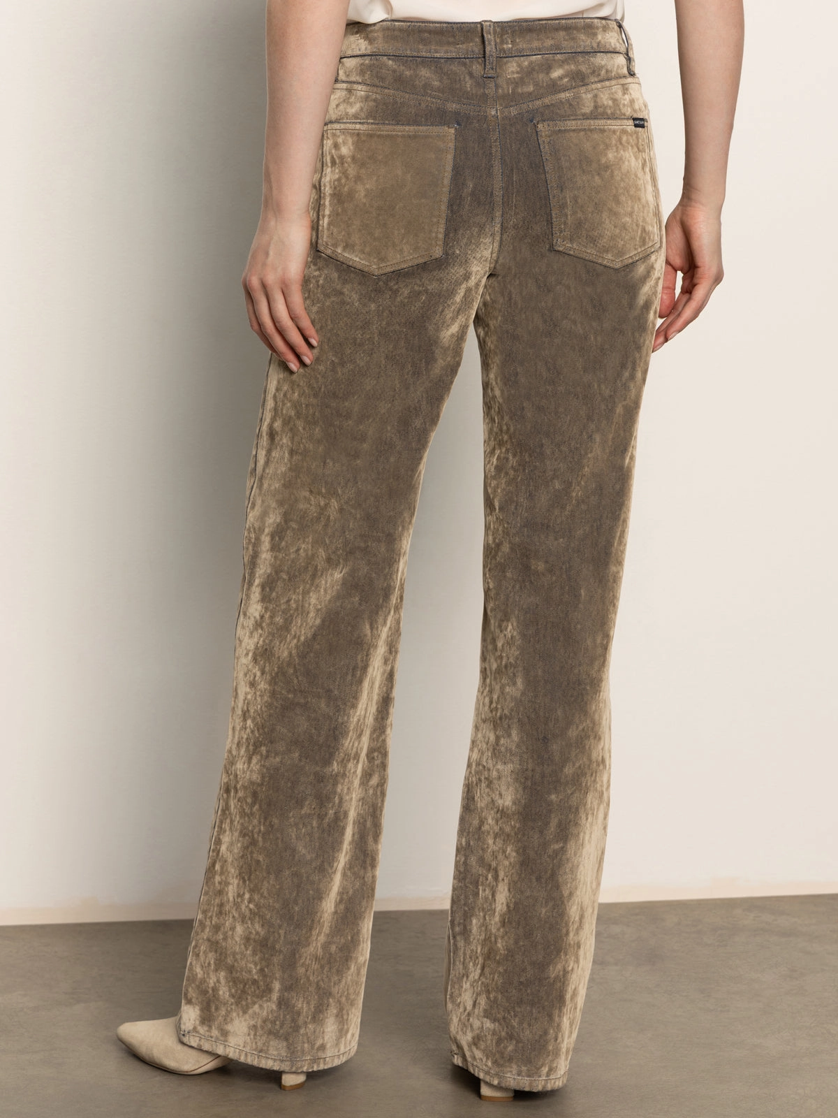 Cadence Relaxed Straight Jean Light Bronze Casual Look