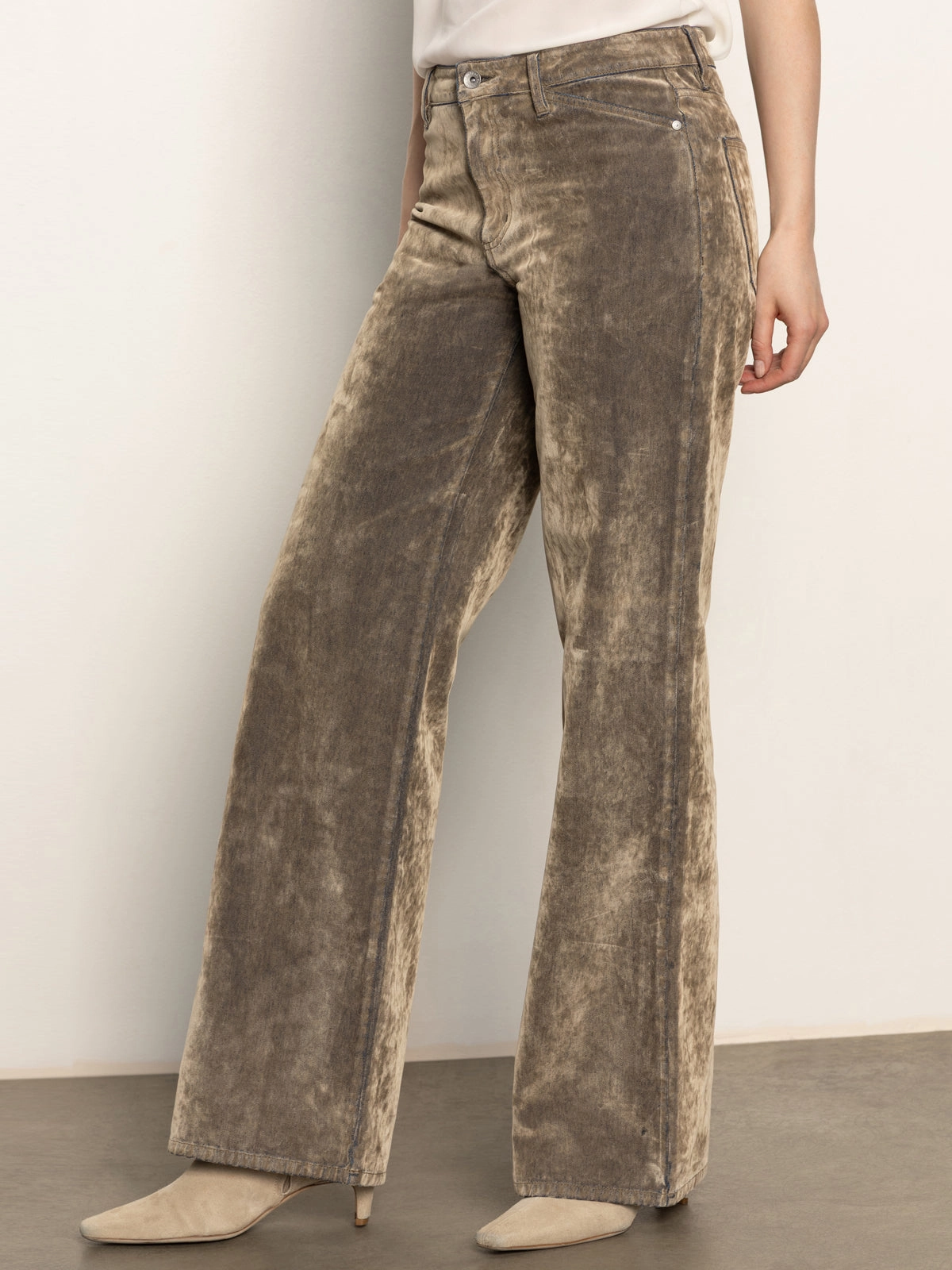 Cadence Relaxed Straight Jean Light Bronze Smooth Touch