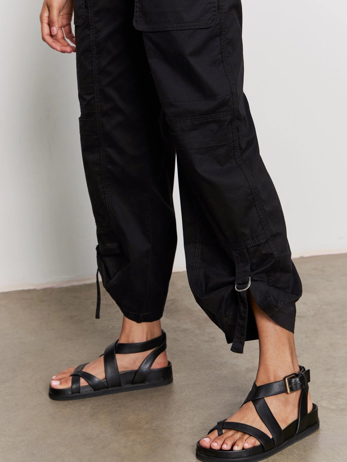 Cali Cargo Standard Rise Pant Black Versatile Style