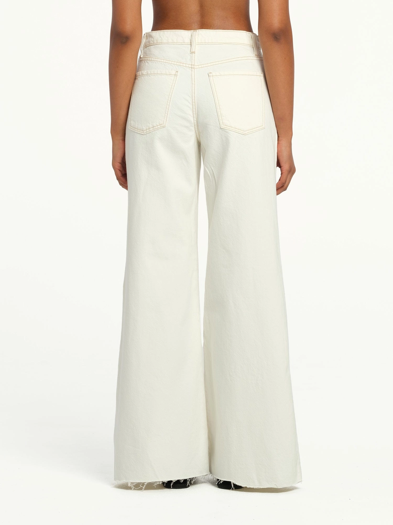 Carly Jean Ivory Trendy Mood