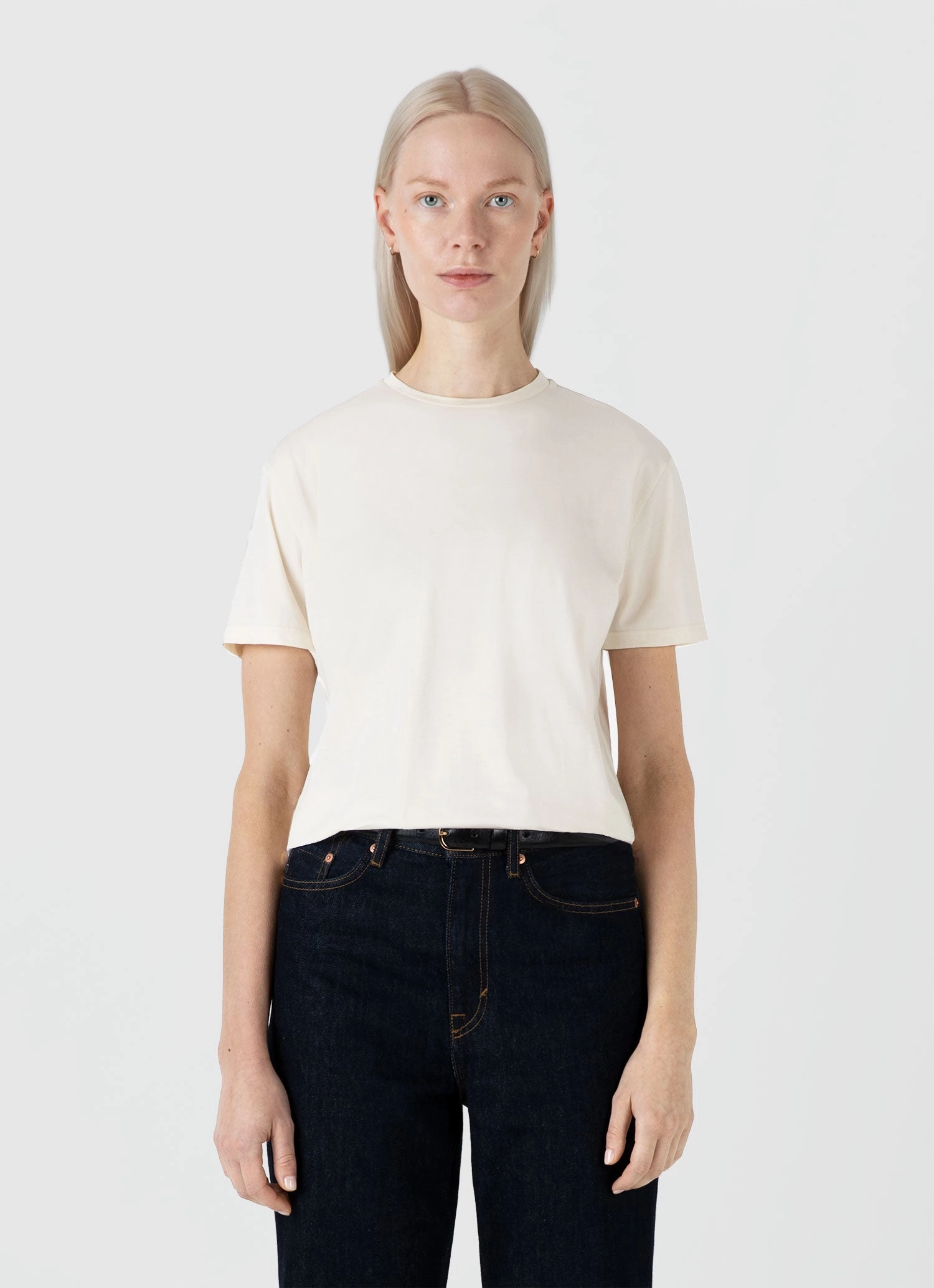 Flattering Cut Casual Outfit Look Women's Boy Fit T-shirt in Undyed