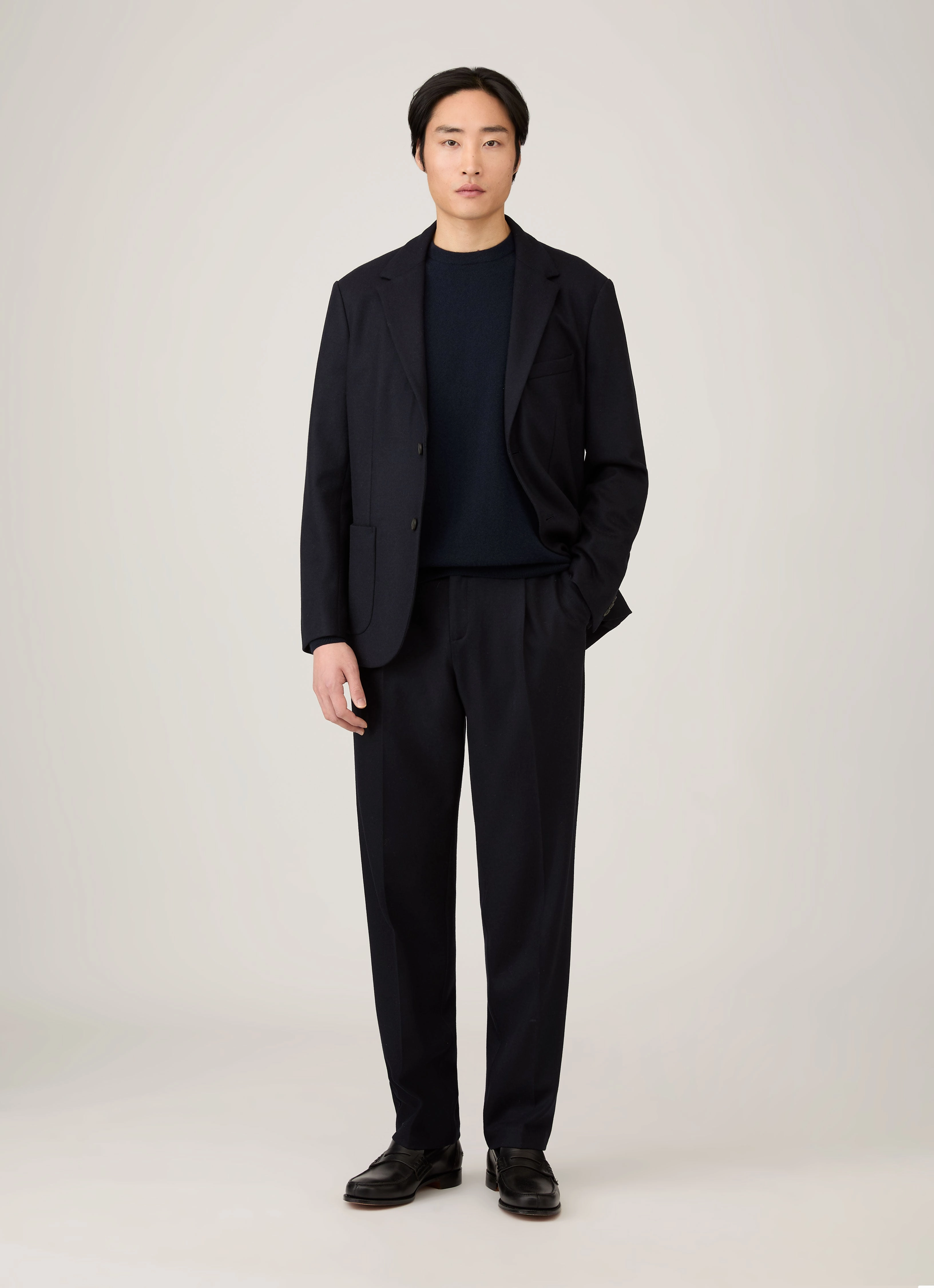 Classic Style Men's Cashmere Crew Neck Jumper in Navy