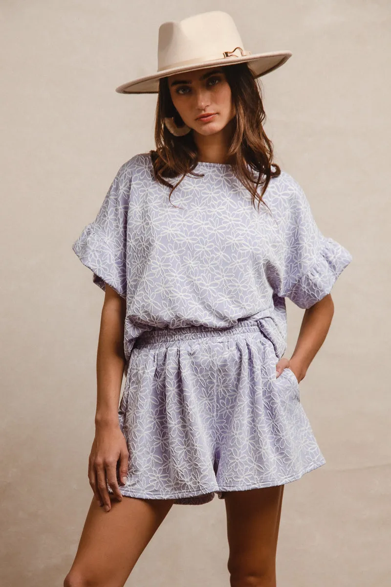 IB1653S-03 | TEXTURED FLOWER WAIST BAND SHORTS Urban Look clean design