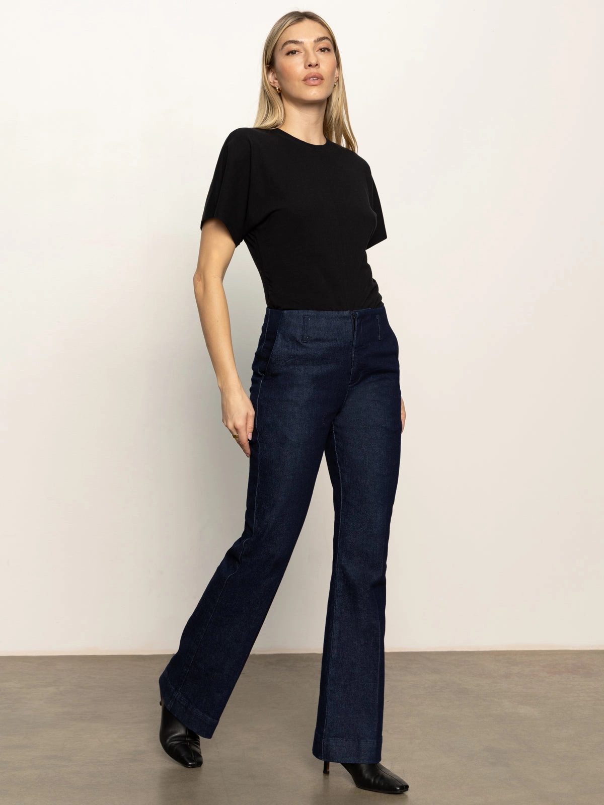Comfort Fit Denim Stunner Jean Plot Twist