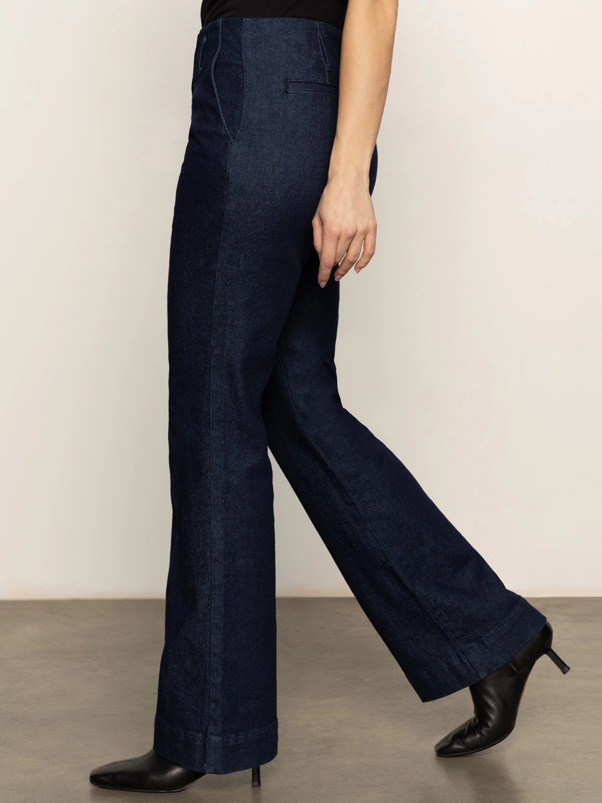 Comfort Fit Denim Stunner Jean Plot Twist