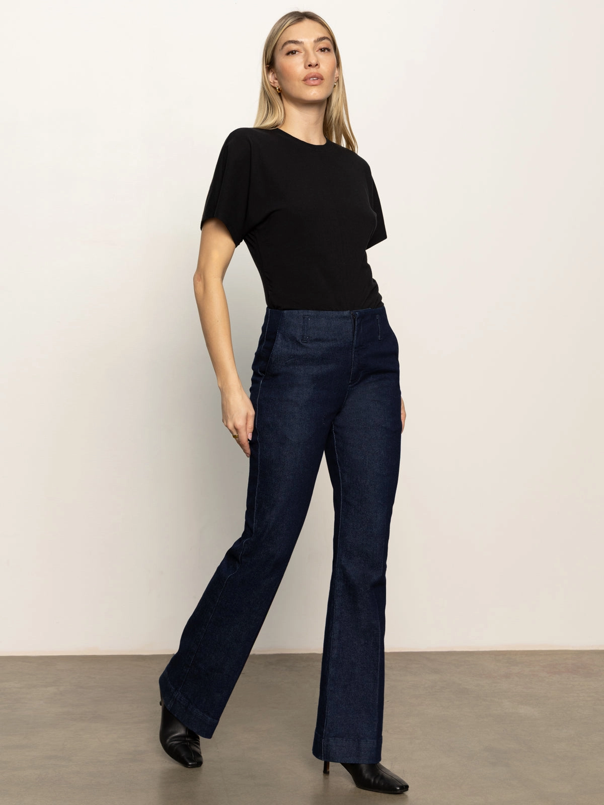 Comfort Fit Denim Stunner Jean Plot Twist