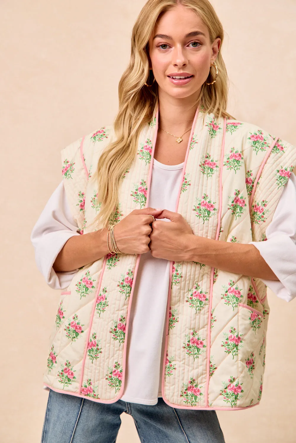 Flexible Wear Back pockets IT3481G-09 | FLORAL PRINT QUILTED VEST WITH POCKETS