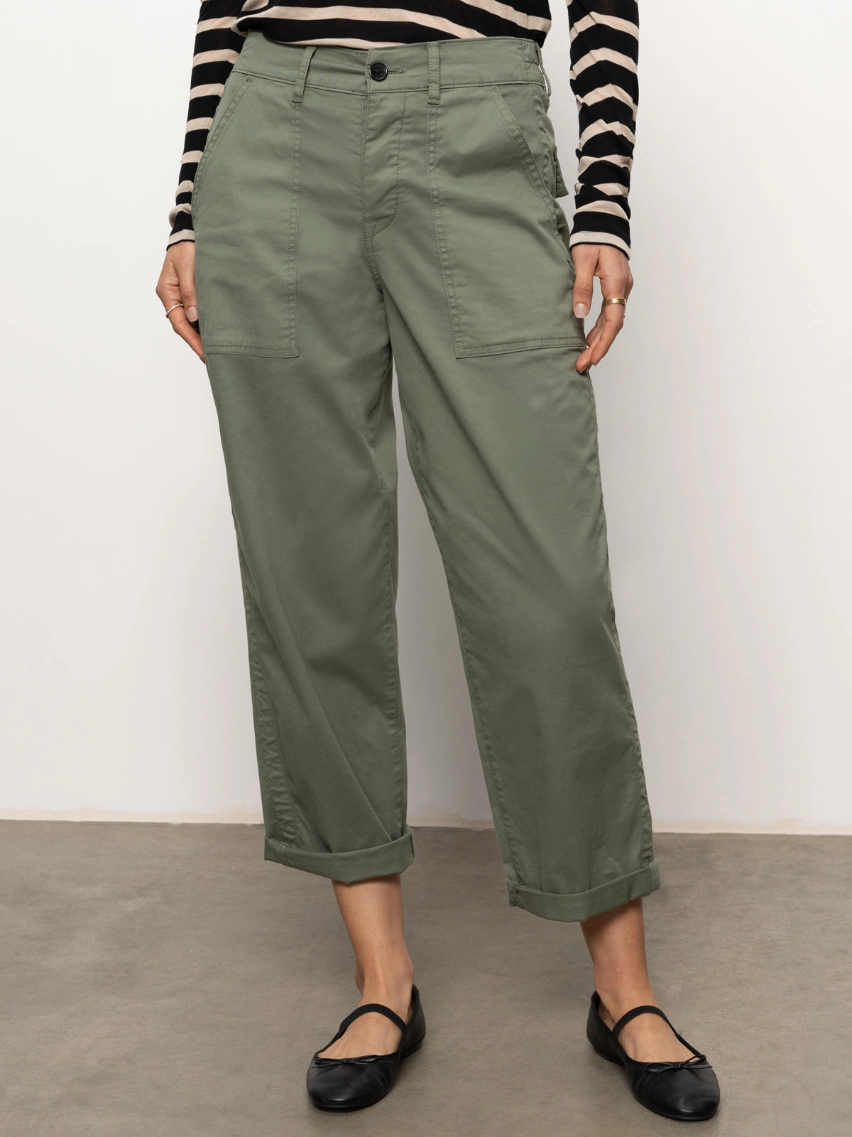 Chic Comfort Flowy legs Cruiser Chino Semi High Rise Pant Dark Spruce