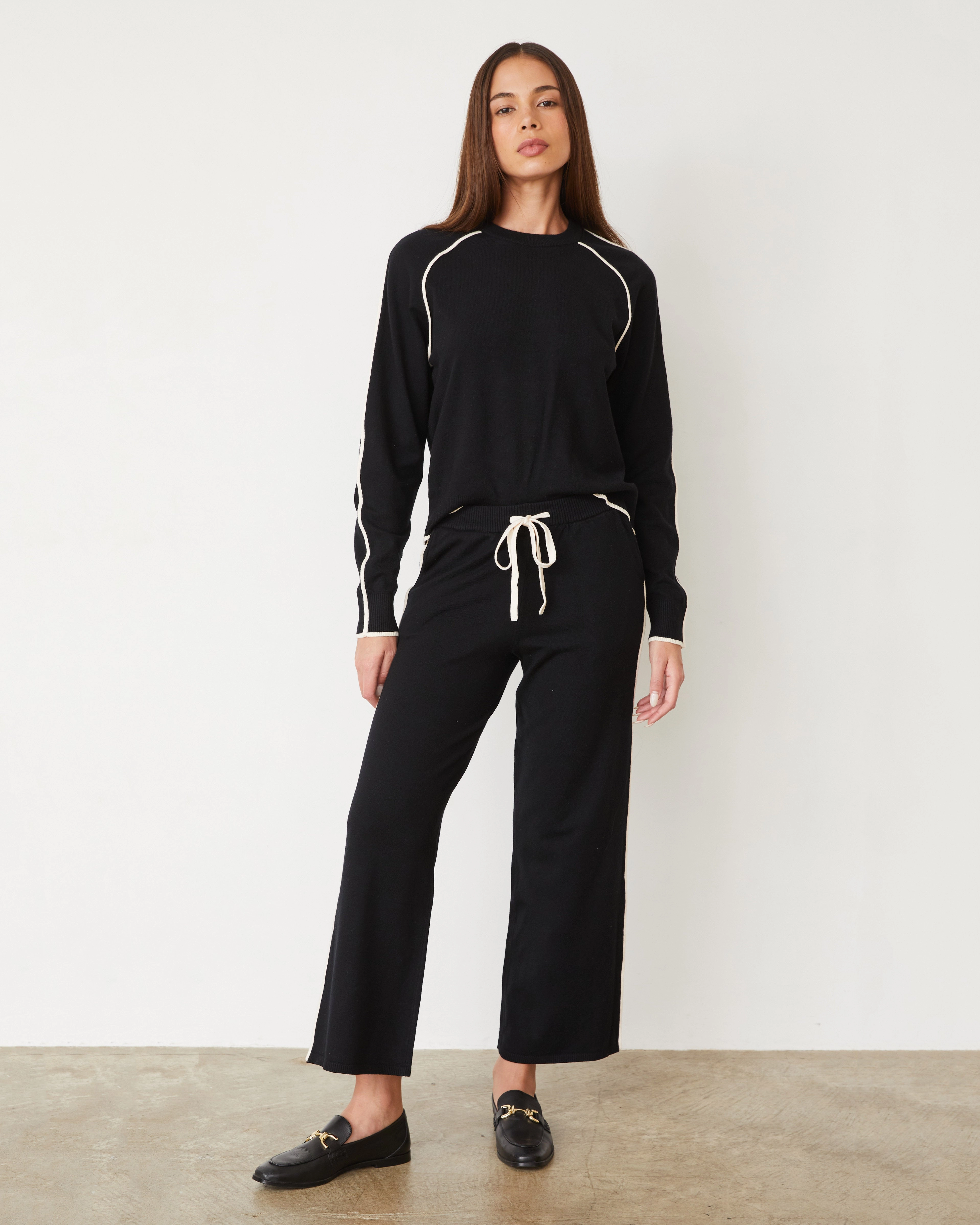Comfortable Stretch Lightknit Pant With Contrast Piping