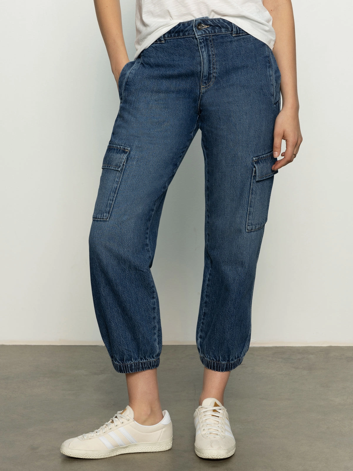 Take Over Jogger Mid-Rise Jeans Wow Me Slim Silhouette