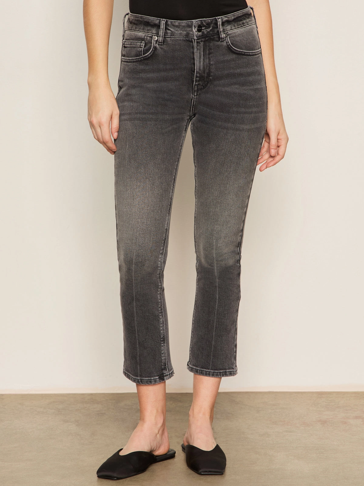 Astra Kick Crop Jean Washed Black Denim Everyday Motion