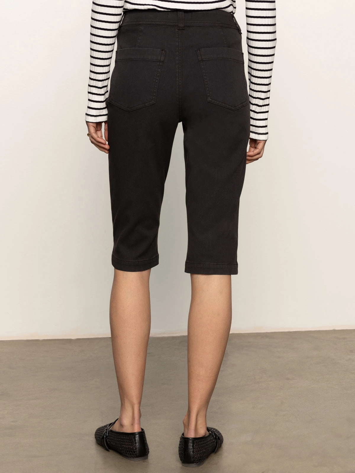 Cool Sculpted Decks High Rise Capri Pant Black