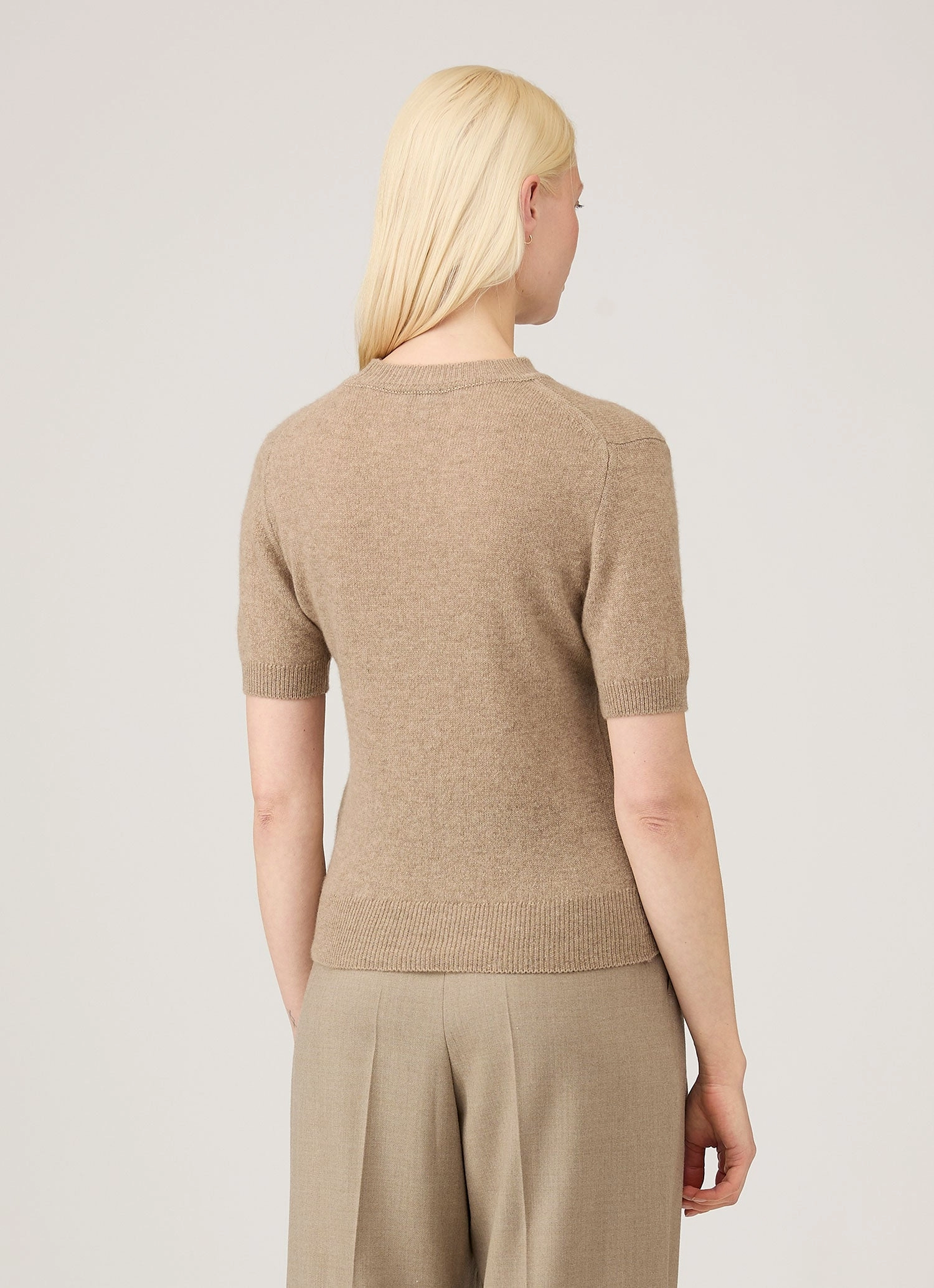 Day-to-Day Style Women's Cashmere T-Shirt in Mink