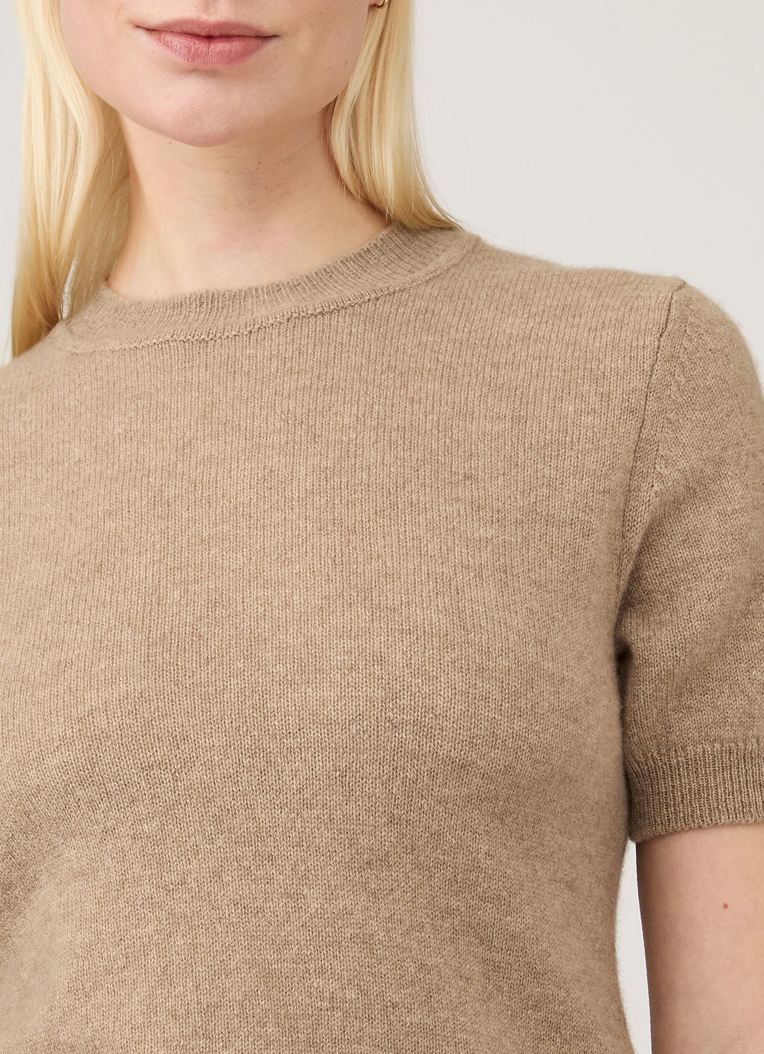 Day-to-Day Style Women's Cashmere T-Shirt in Mink