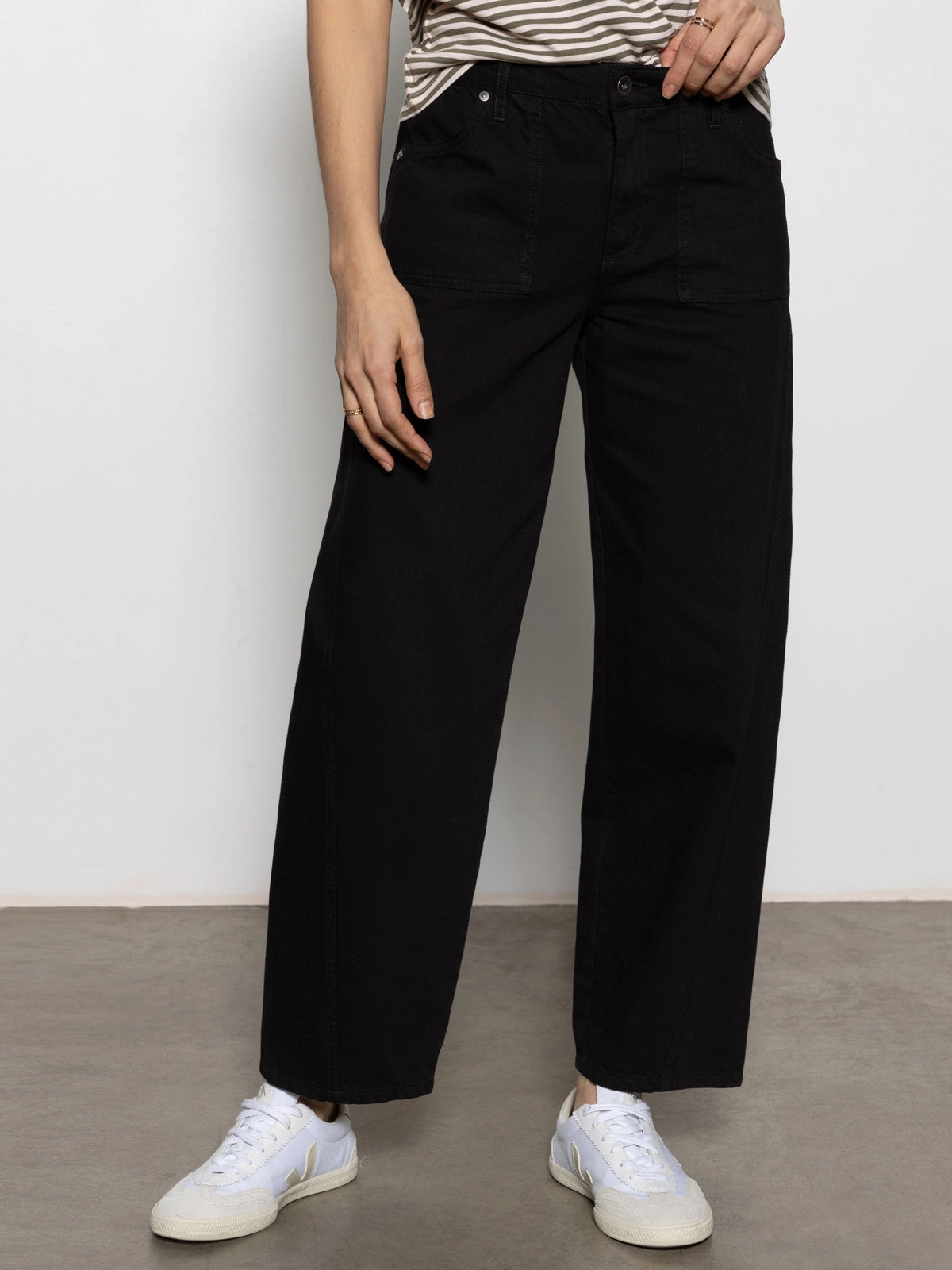 District Column Standard Rise Ankle Jean Black Athletic Fit