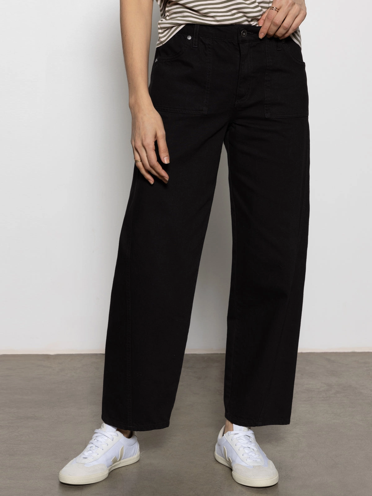 District Column Standard Rise Ankle Jean Black Fit Smooth