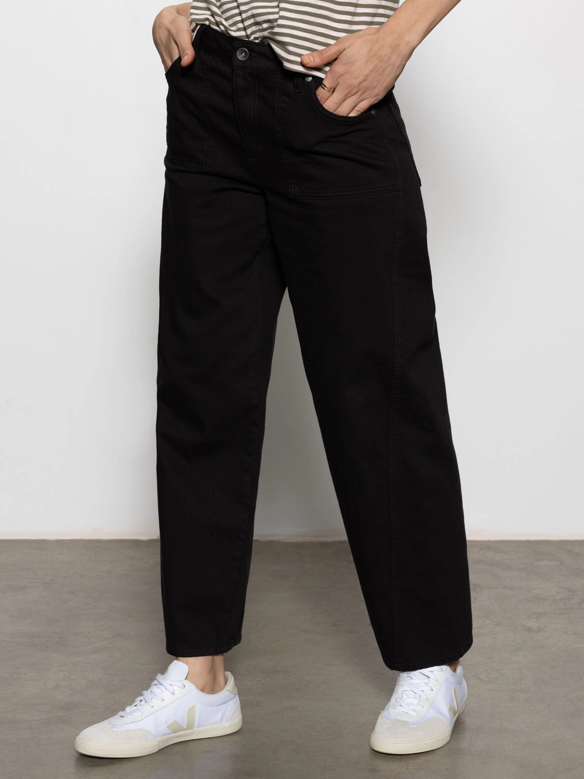 District Column Standard Rise Ankle Jean Black Fit Smooth