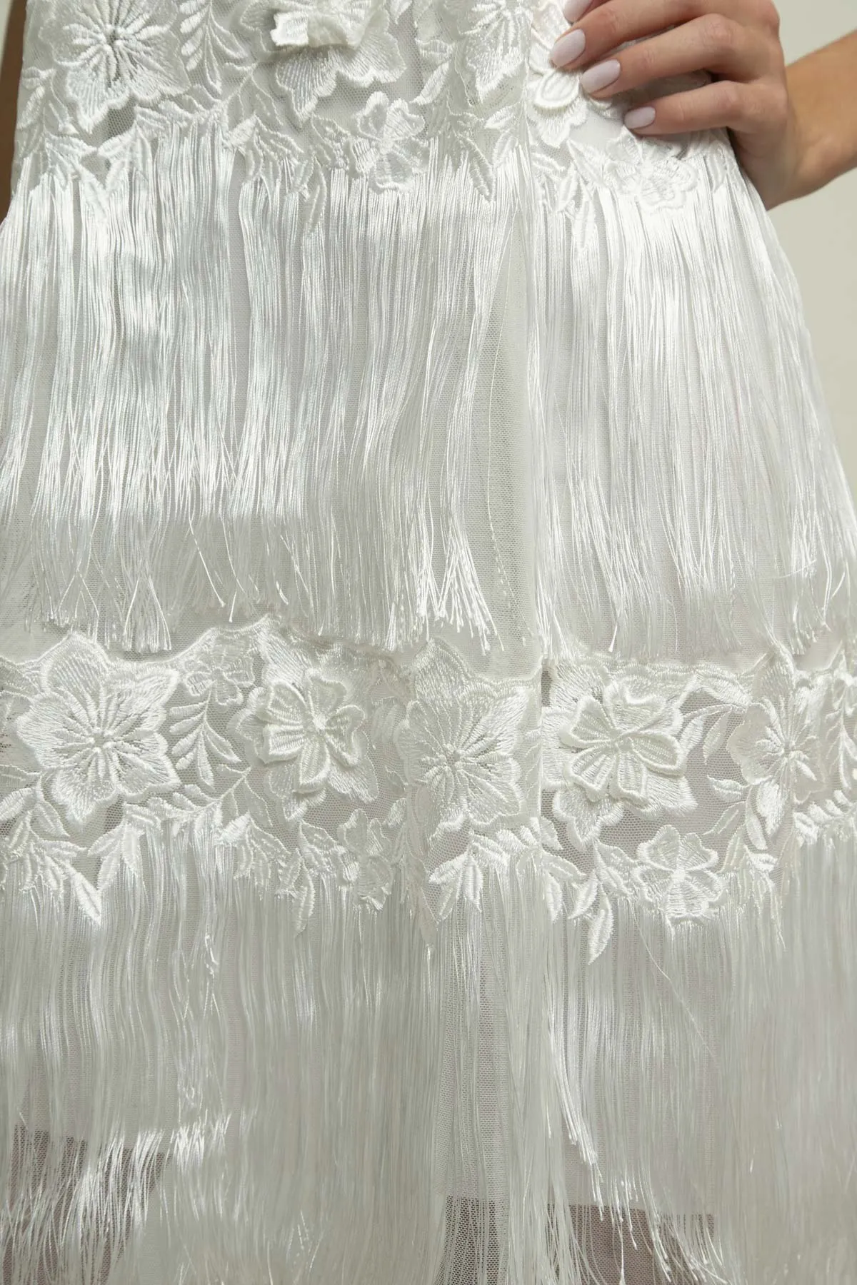 Elegant Chic Freya White Shift Lace Dress - Meringue Fringe