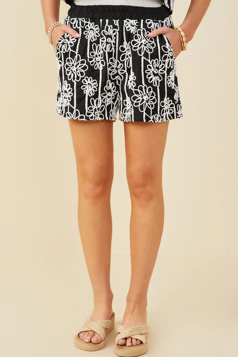 Daisy Embroidered Elastic Waist Shorts Basic Look Feminine Fit