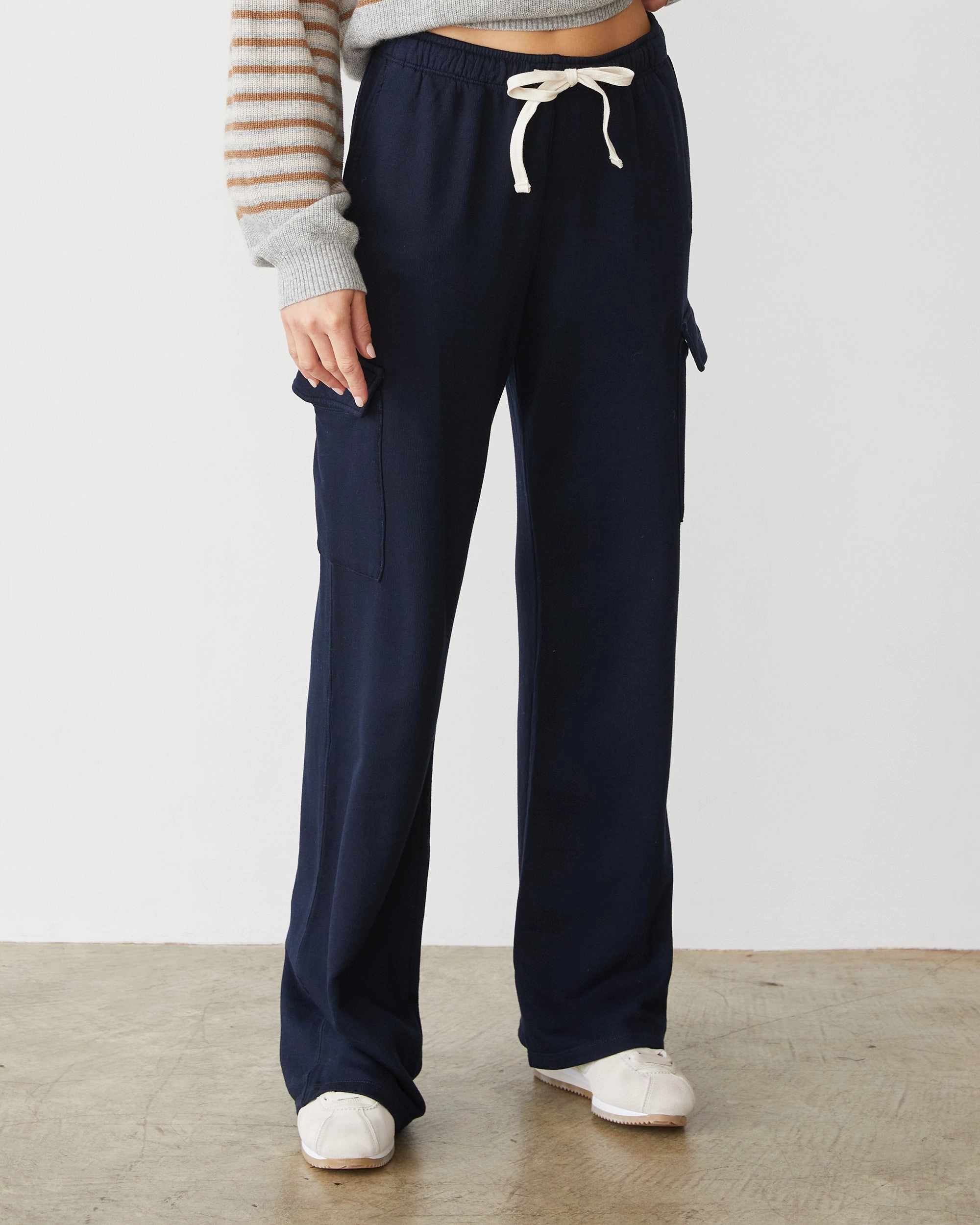 Breezy beach ensemble Breezy and chic scarf Softfleece Straight Leg Cargo Sweat