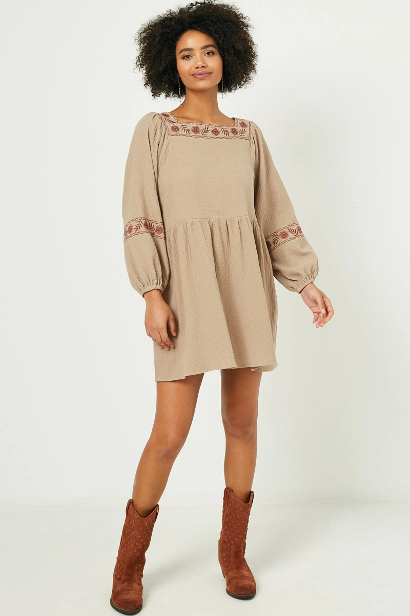 Embroidered Square Neck and Sleeve Dress Slit-Hem Sharp Detail
