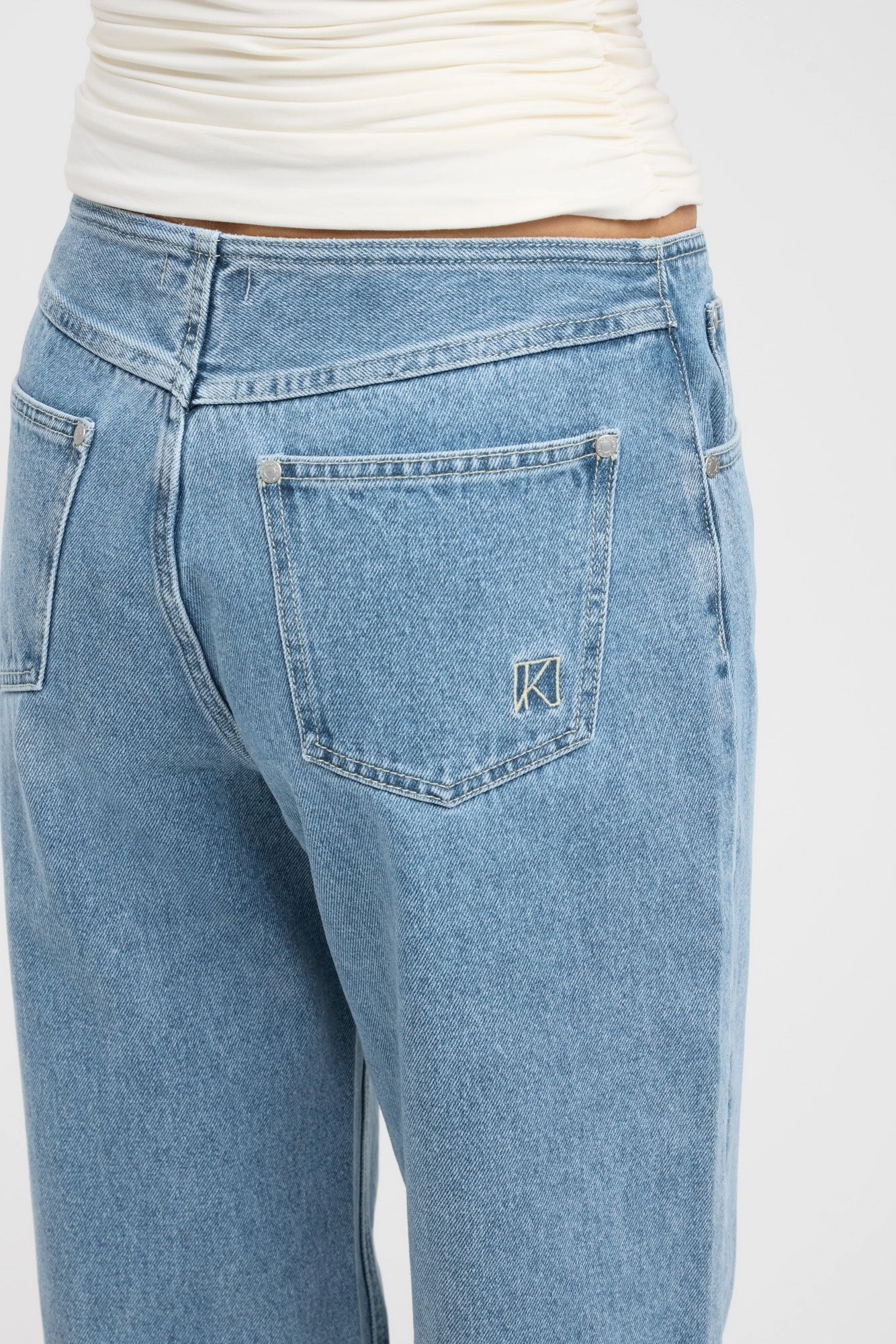 Essential Shape Steele Jean