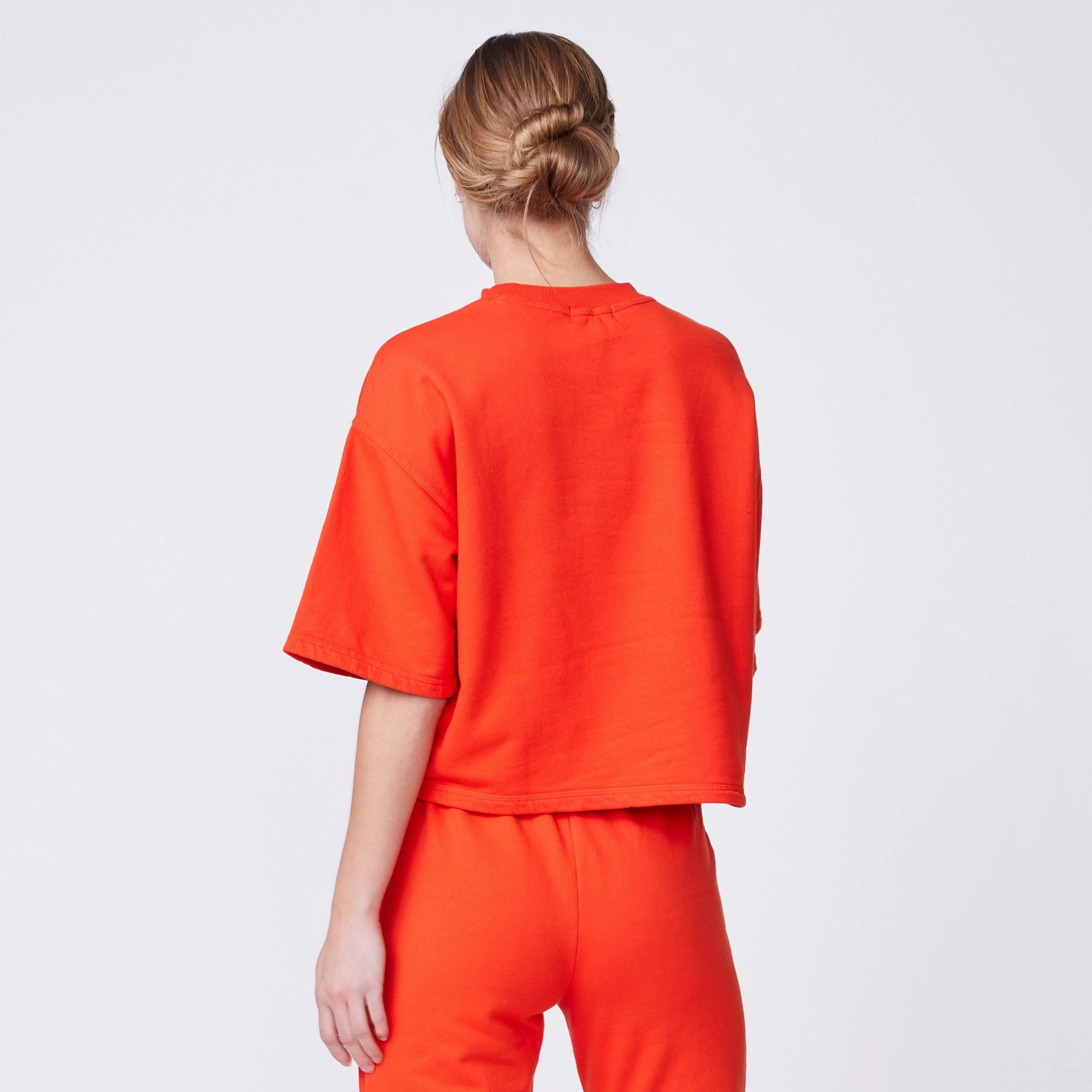 Essential Wear 90's Classic Sweatshirt Tee