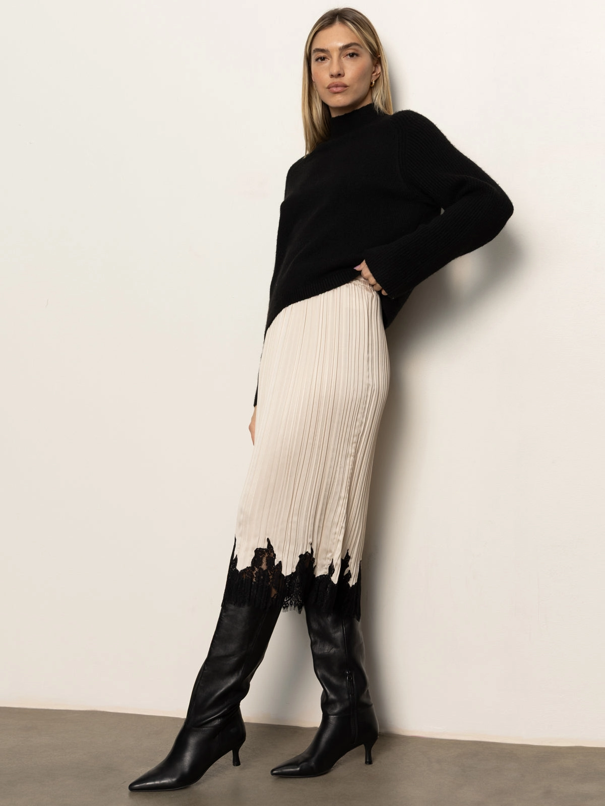 Statement Color Evermore Pleated Midi Skirt Light Oat