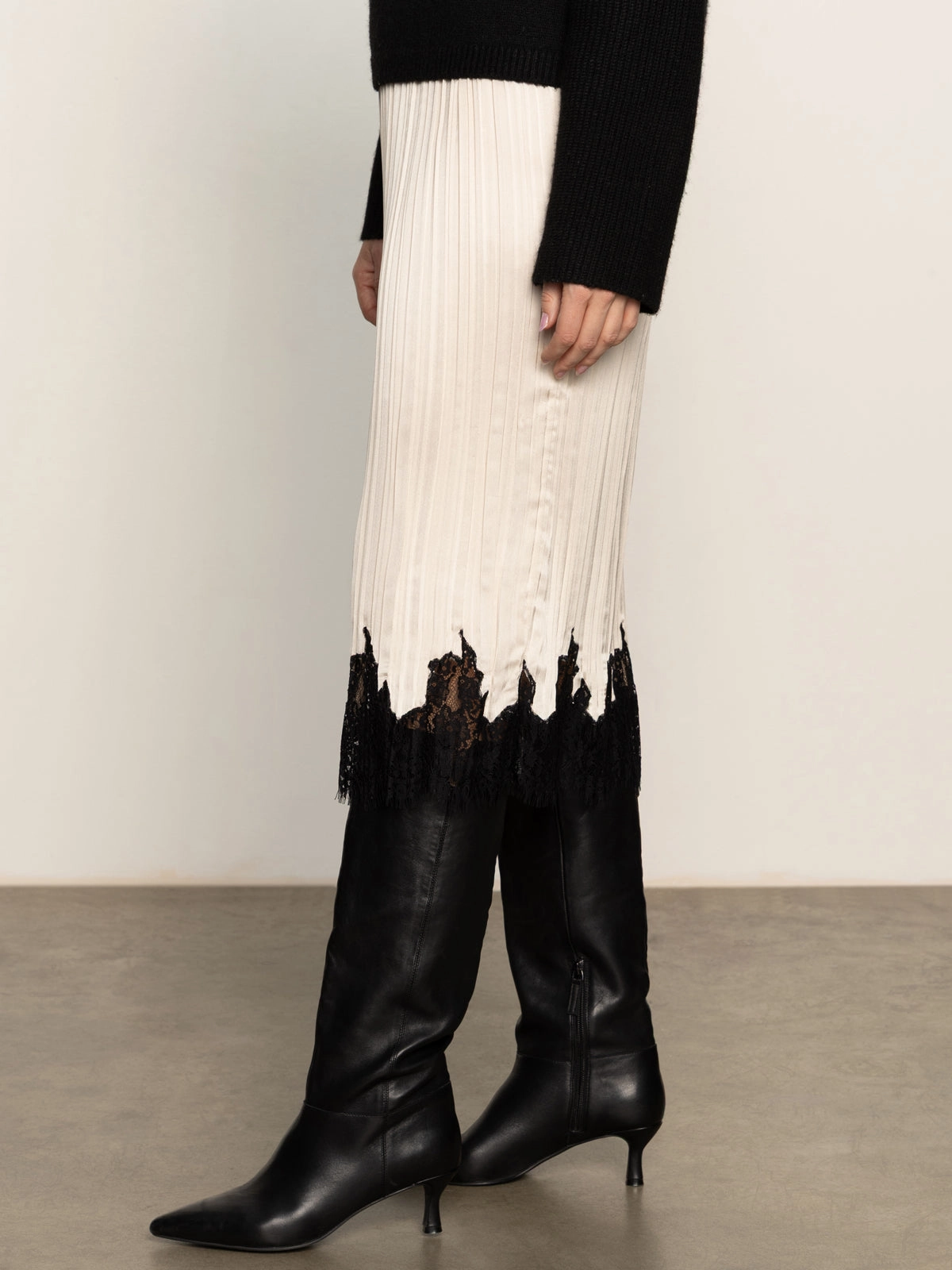 Evermore Pleated Midi Skirt Light Oat Fashion Essential