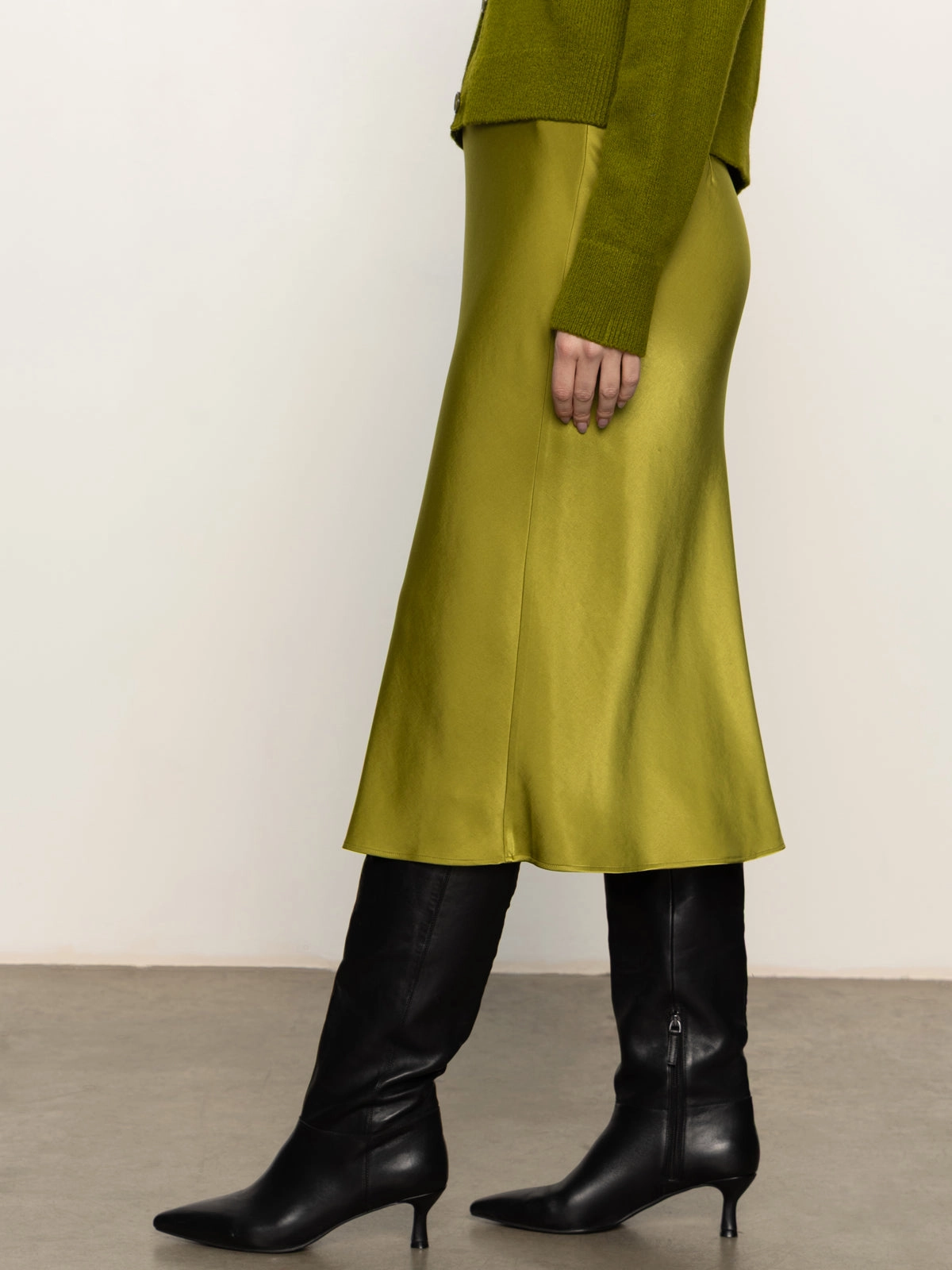 Everyday Midi Skirt Martini Olive Polished Touch