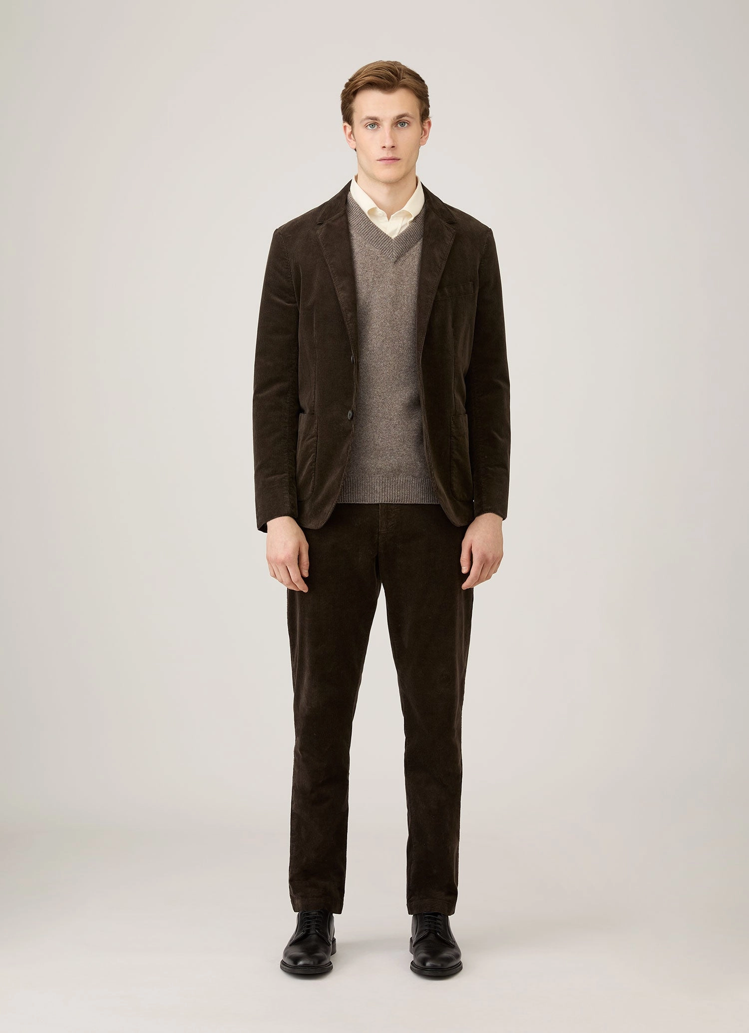 Fashionable Stylish Men's Lambswool V-neck Jumper in Bark