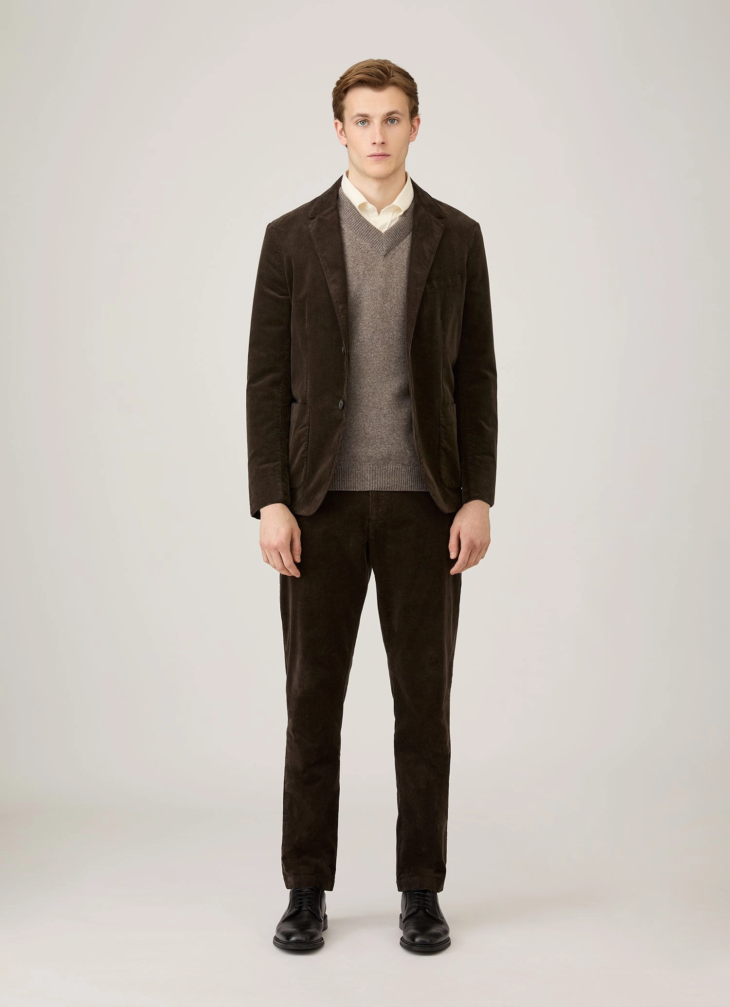 Fashionable Stylish Men's Lambswool V-neck Jumper in Bark