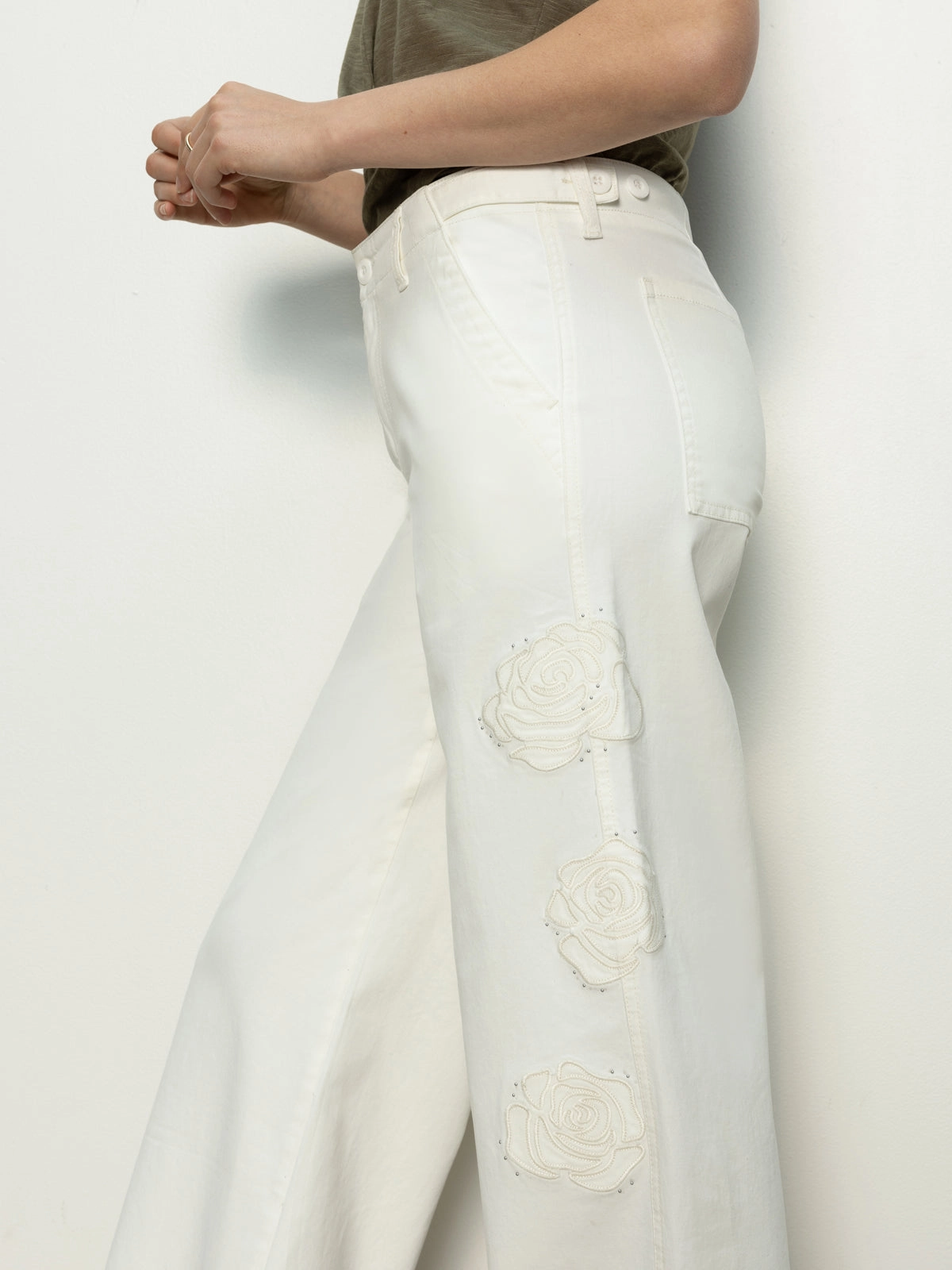 black slimming Rosette Army High Rise Pant Powdered Sugar