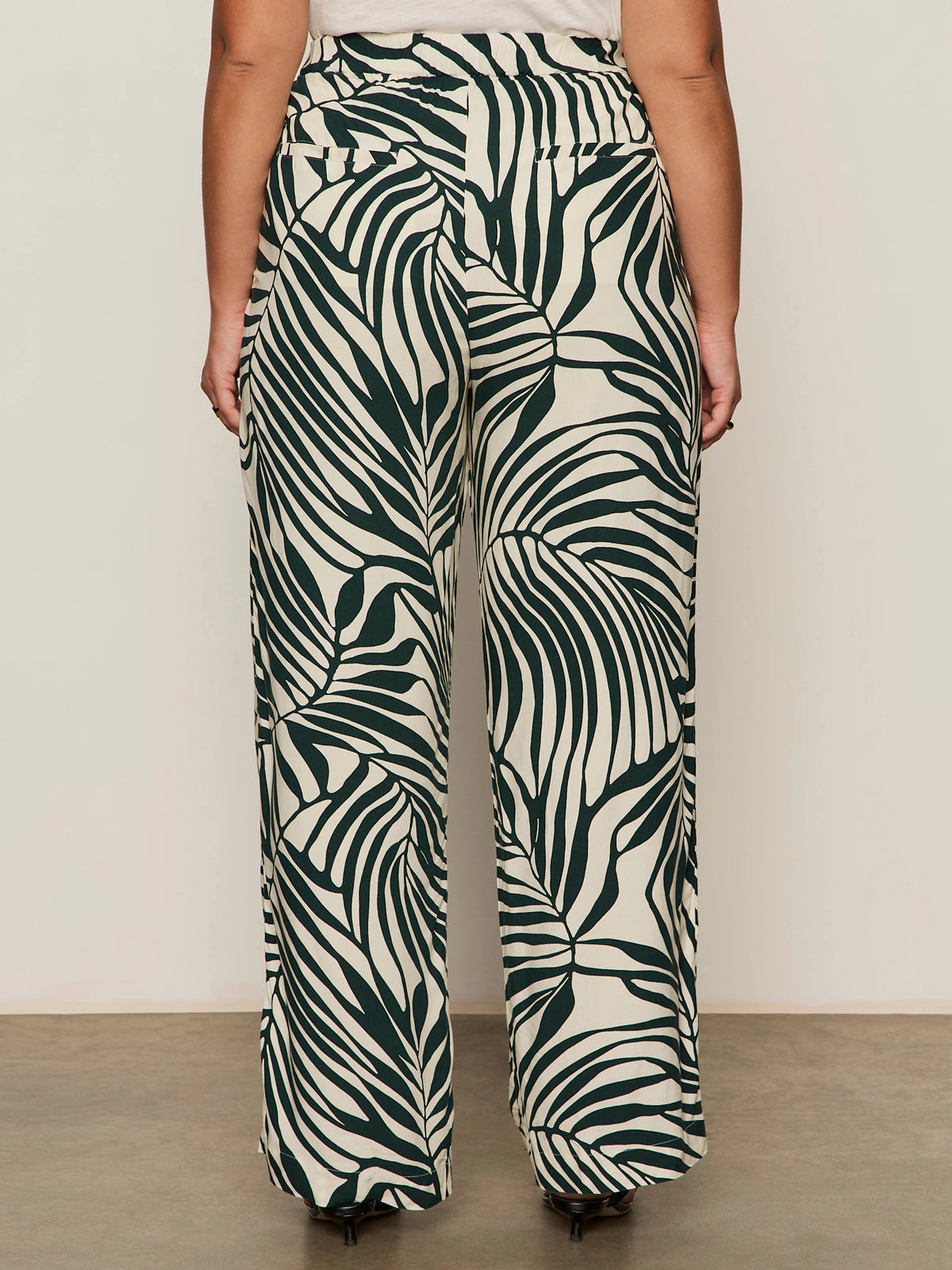 Flared-retro The Soft Trouser Green Oasis Extended Sizing