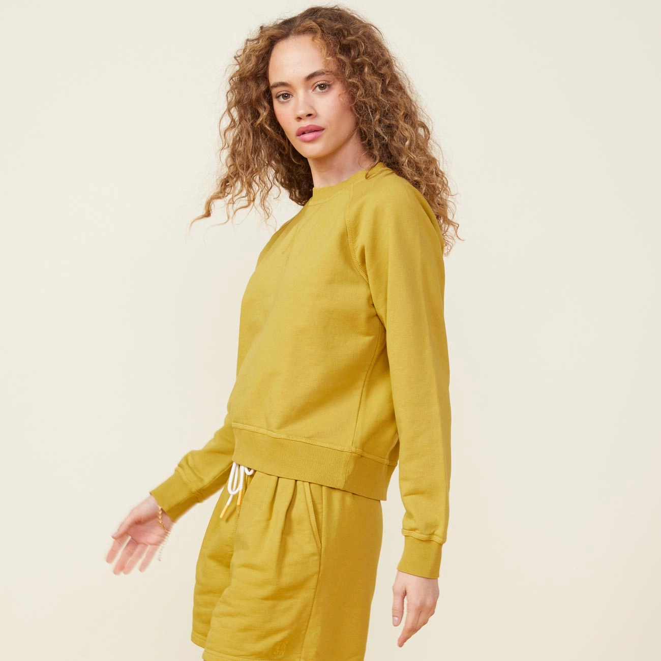 Flattering Fits 90's Classic Raglan