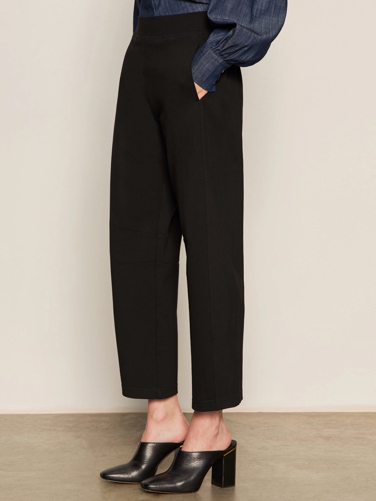 Flattering Style Ponte Barrel Trouser Black