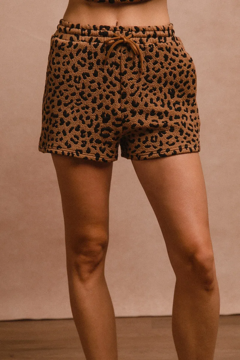 Sporty Touch IB1627R-01 | LEOPARD KNIT SHORT PANTS WITH POCKET