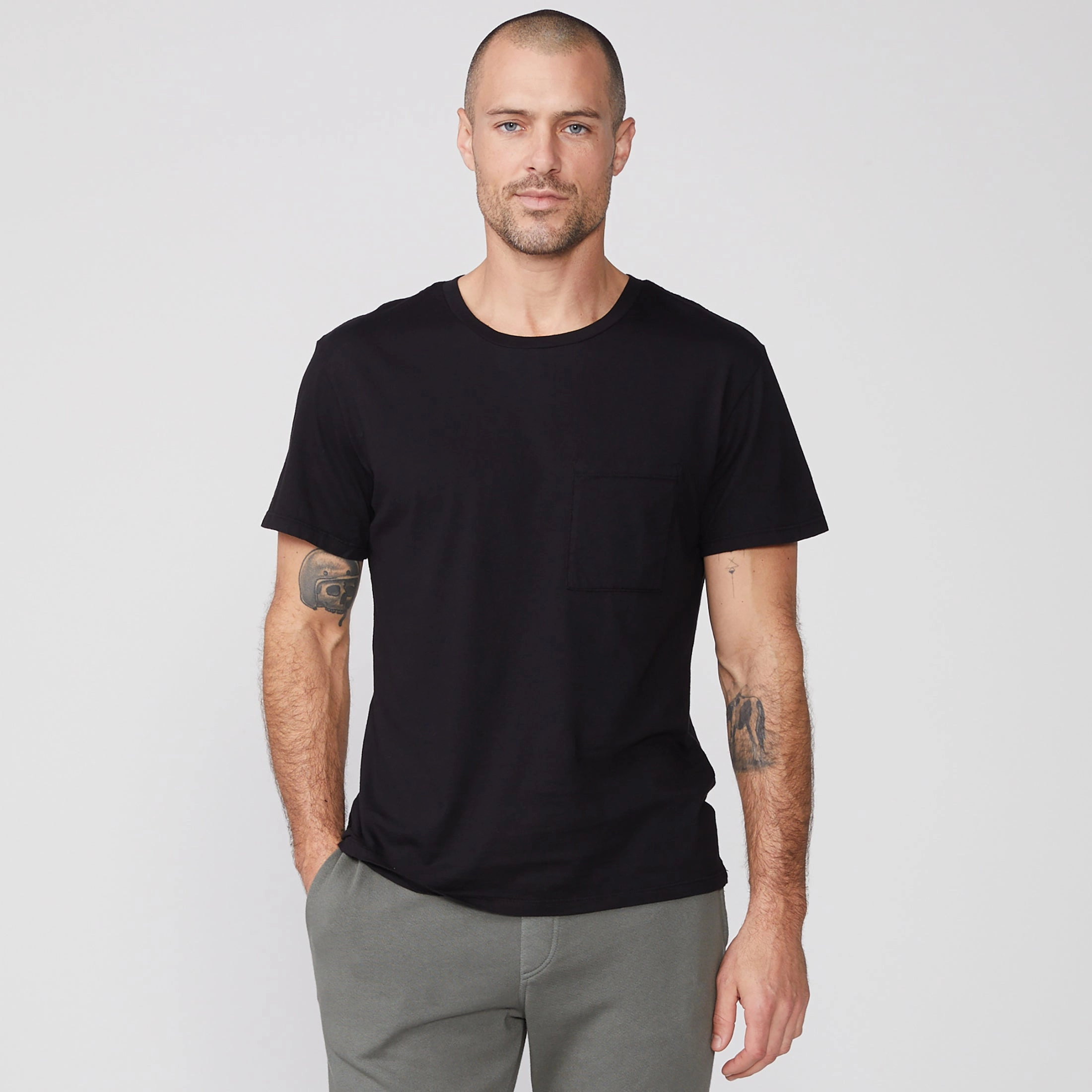 Relaxed Pocket Crew Understated Glamour