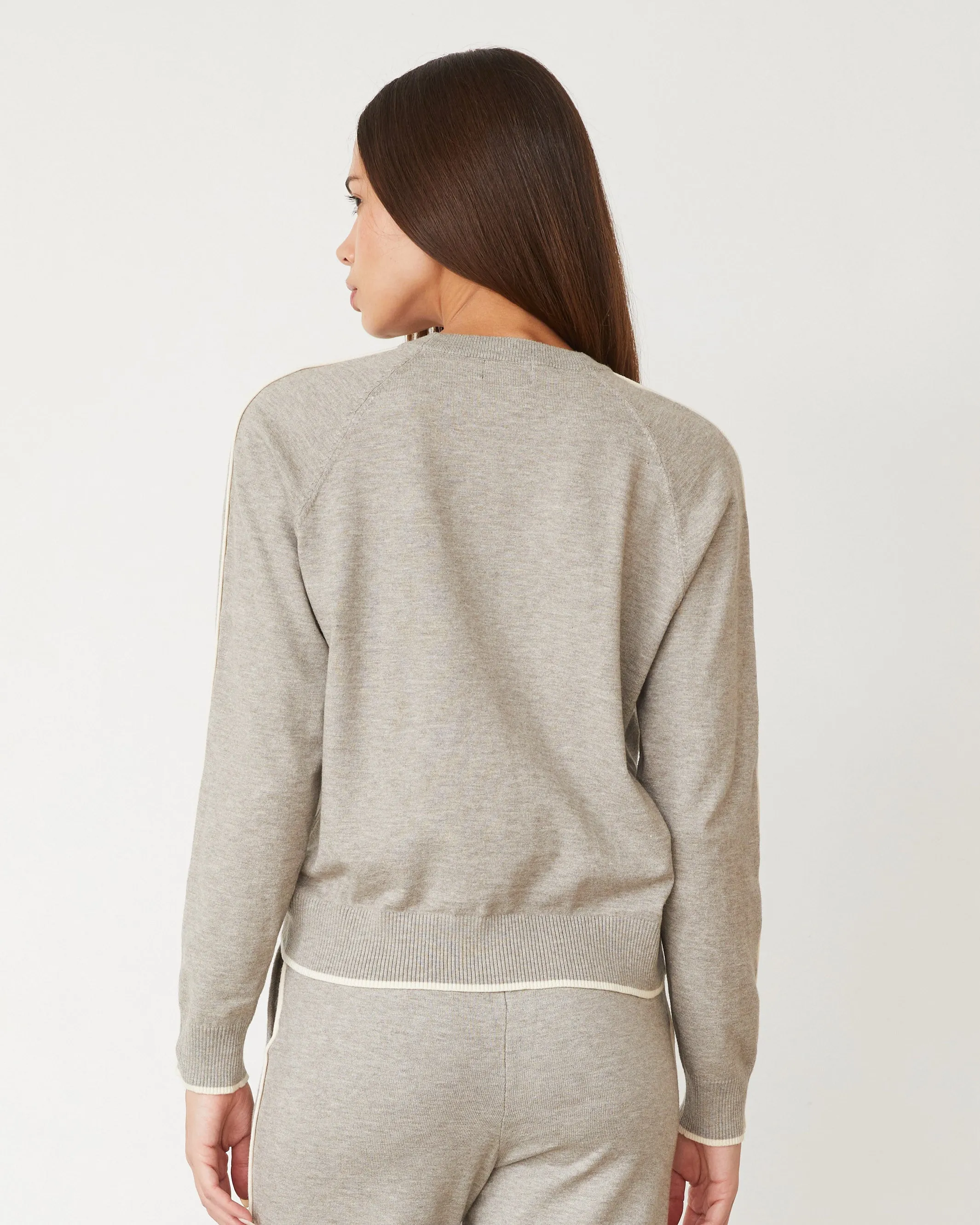 Fresh Look Lightknit Sweater With Contrast Piping