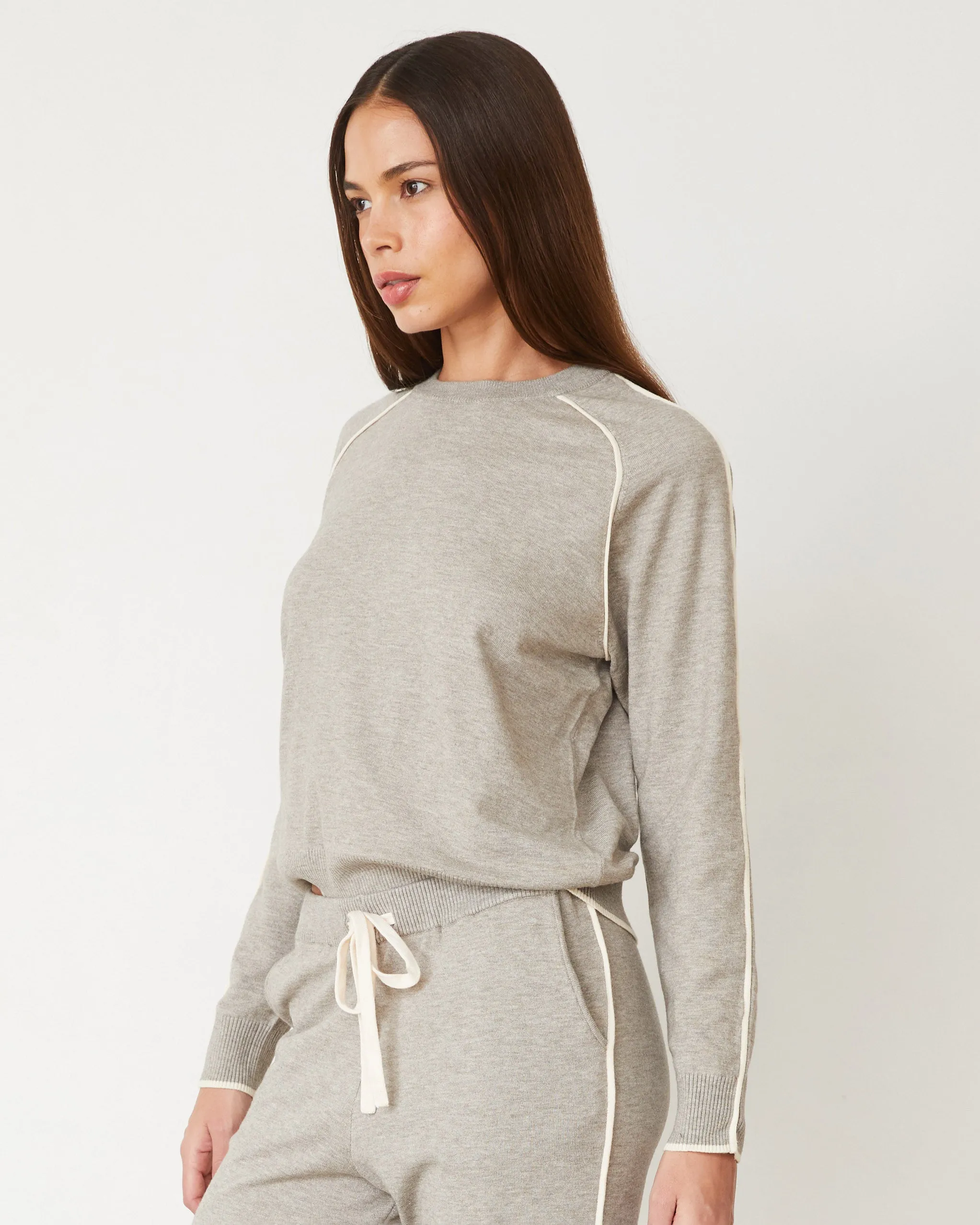 Fresh Look Lightknit Sweater With Contrast Piping