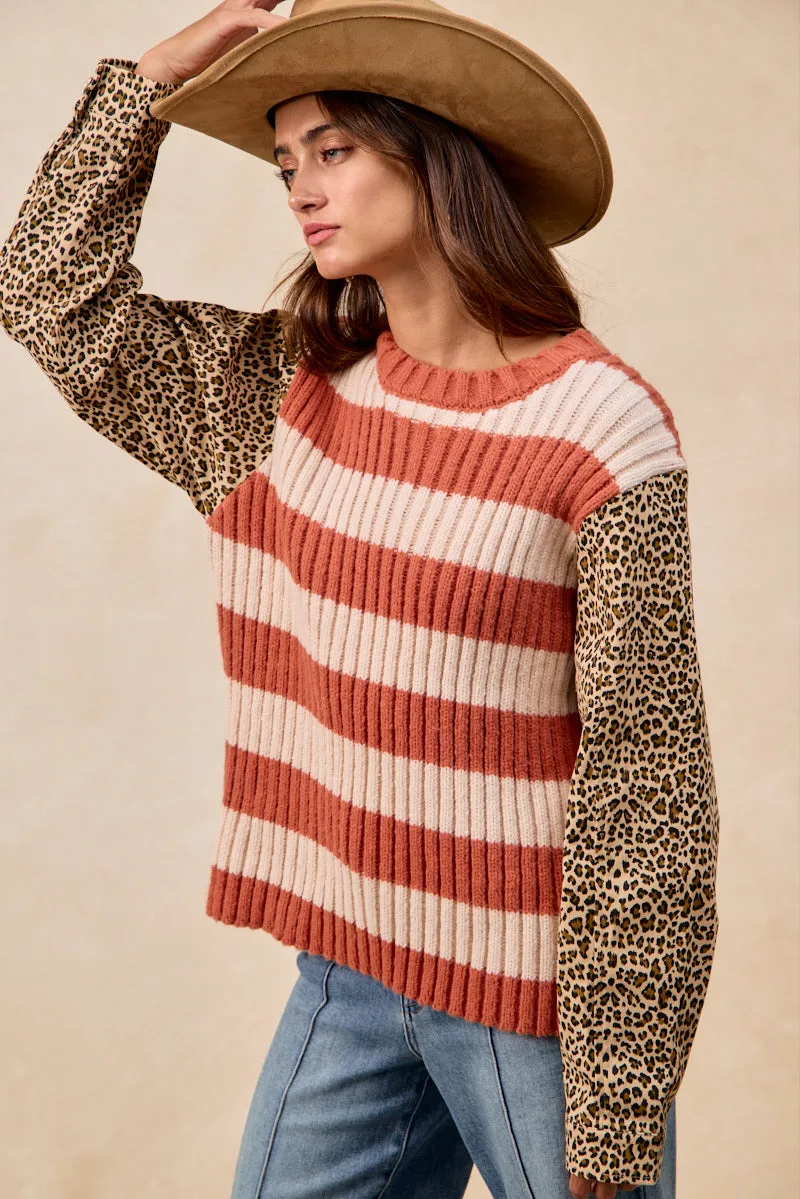 IT4812-01 | STRIPED RIB KNIT SWEATER WITH LEOPARD SLEEVES Simple Detail