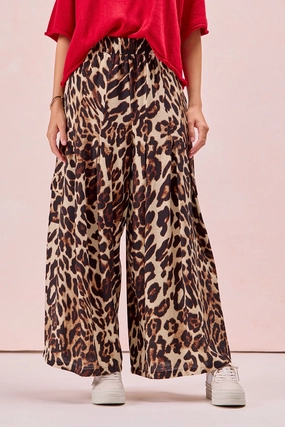 IB1656-01P | LEOPARD PRINTED PLEATS DETAIL WIDE PANTS WITH CARGO POCKET Style Staple