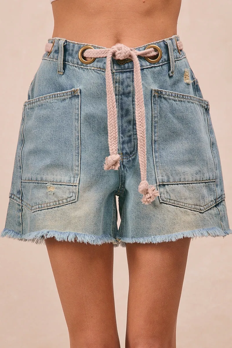 IB1683G-01 | BRAIDED WAIST BELT PATCH POCKETS WASHED DENIM SHORTS Machine washable Minimal Look