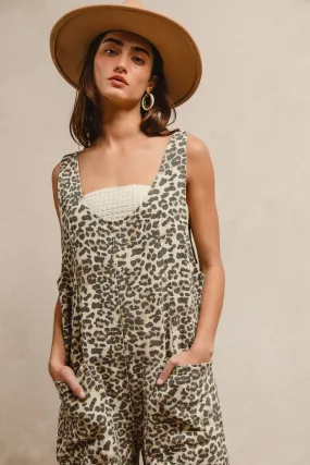 IB1716-01 | LEOPARD PRINT ADJUSTABLE STRAP U NECK JUMPSUIT WITH FRONT POCKET Outdoor Use
