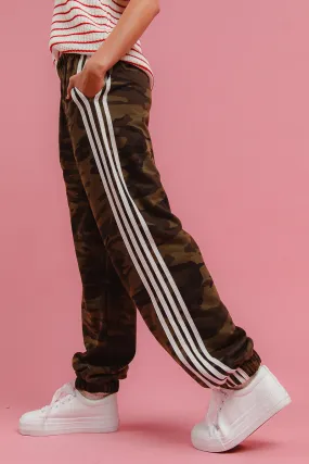 Versatile Look Flexible Fit IB1741-01P | SIDE LINES CAMOUFLAGE TRACK PANTS
