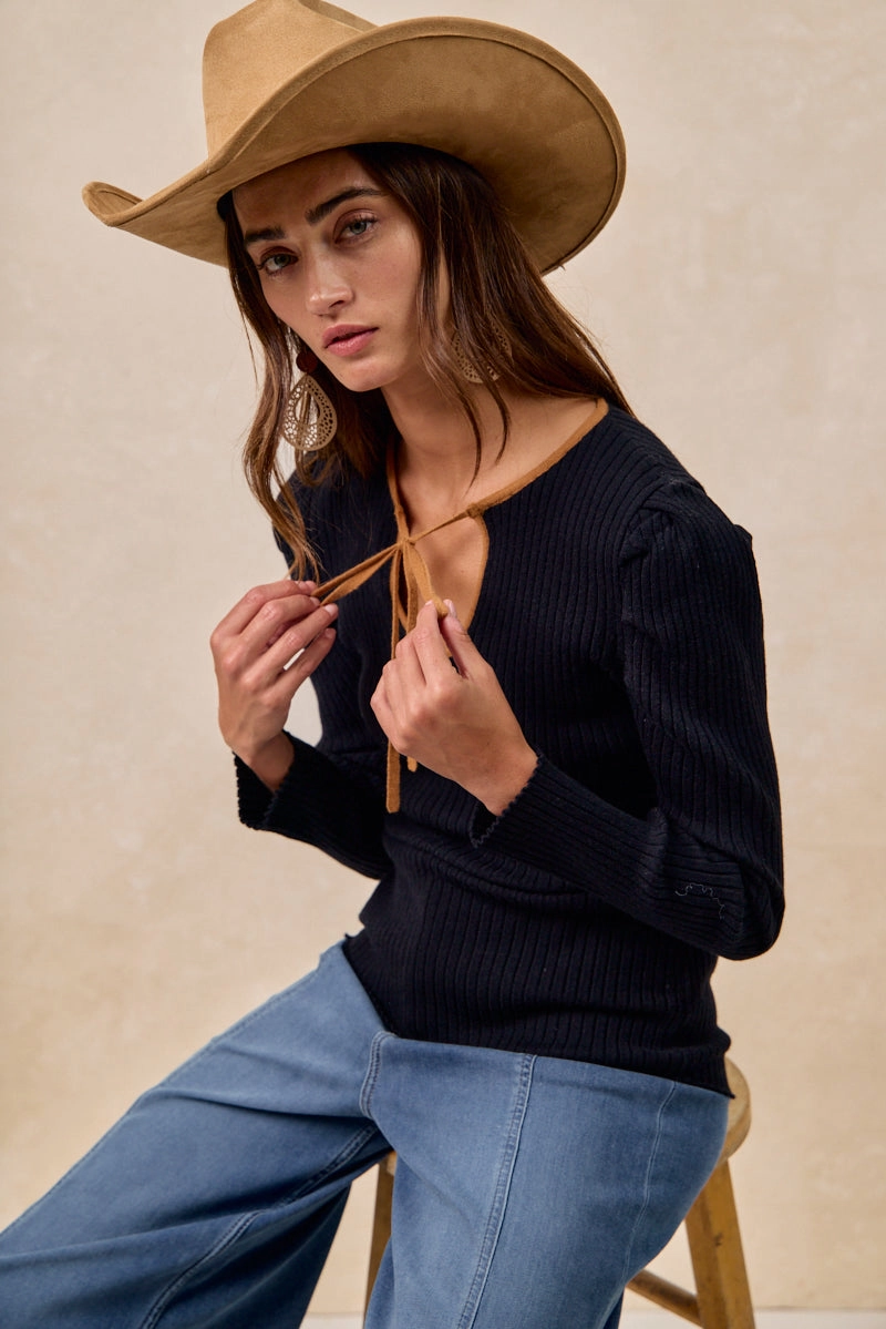 Premium Quality Easy Travel IT4588S-01 | SOLID RIB CONTRAST FRONT TIED TOP WITH SHRRIED