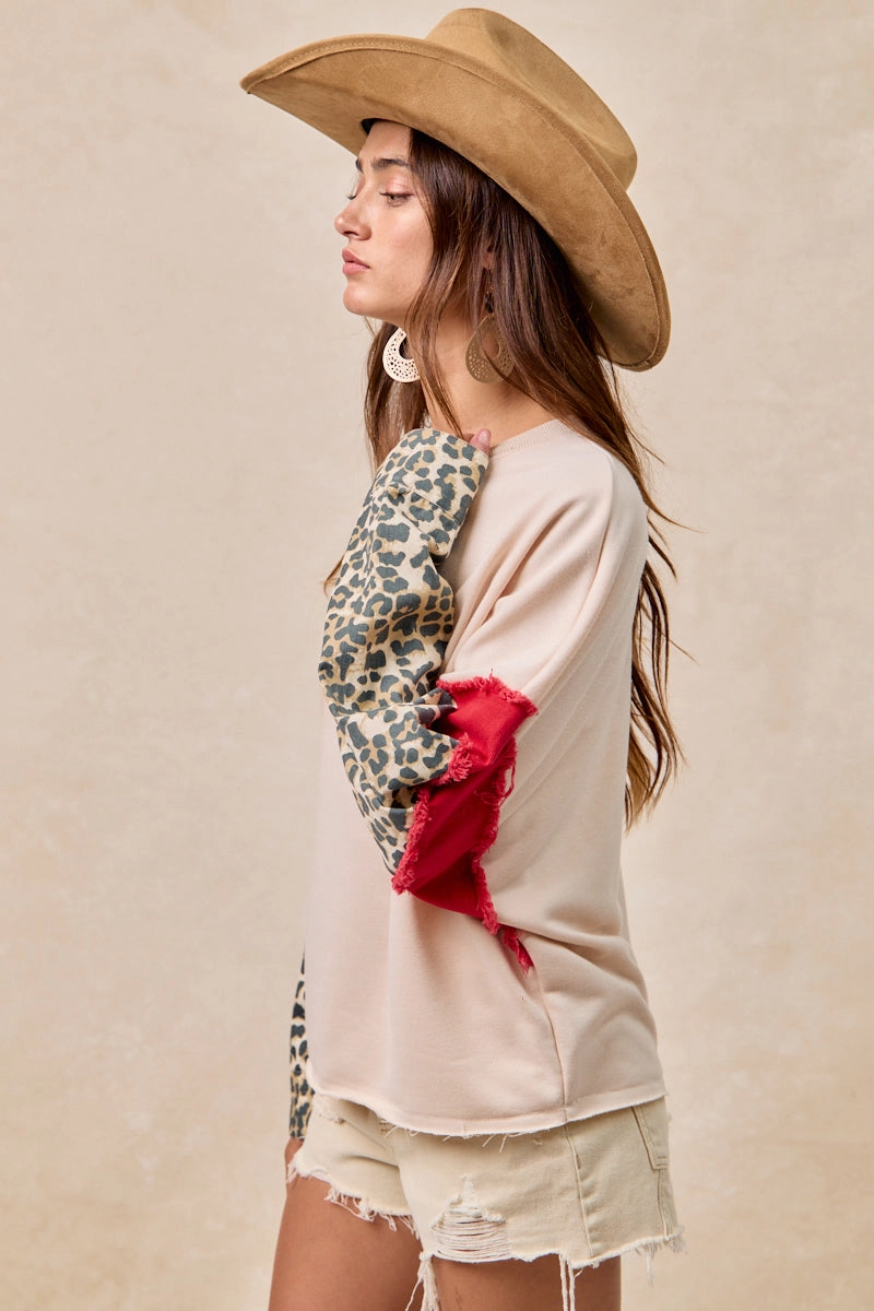 Minimal Look Comfort-First IT4603S-01 | FRENCH TERRY WITH LEOPARD SLEEVES TOP